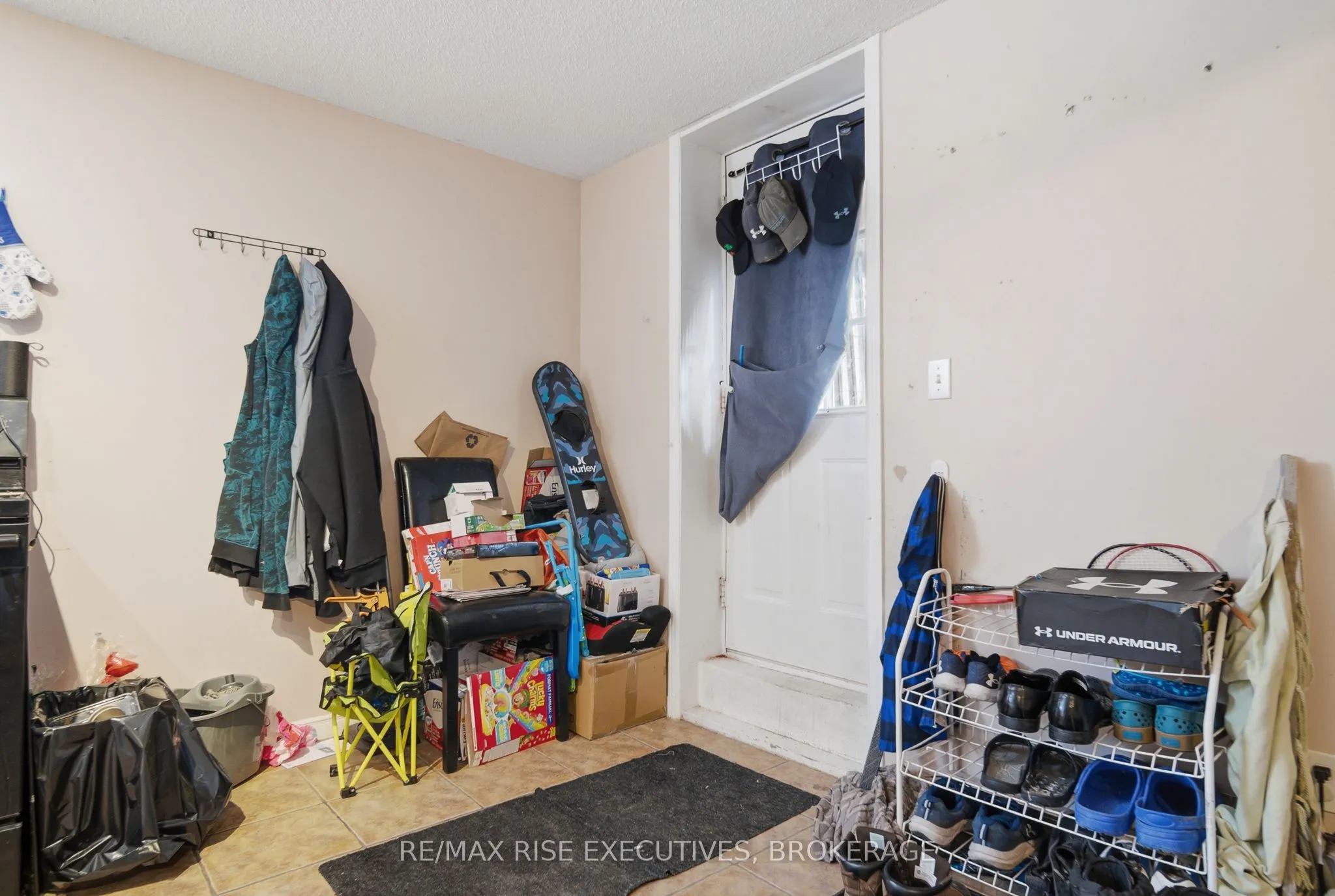 984 Waterbury Crescent