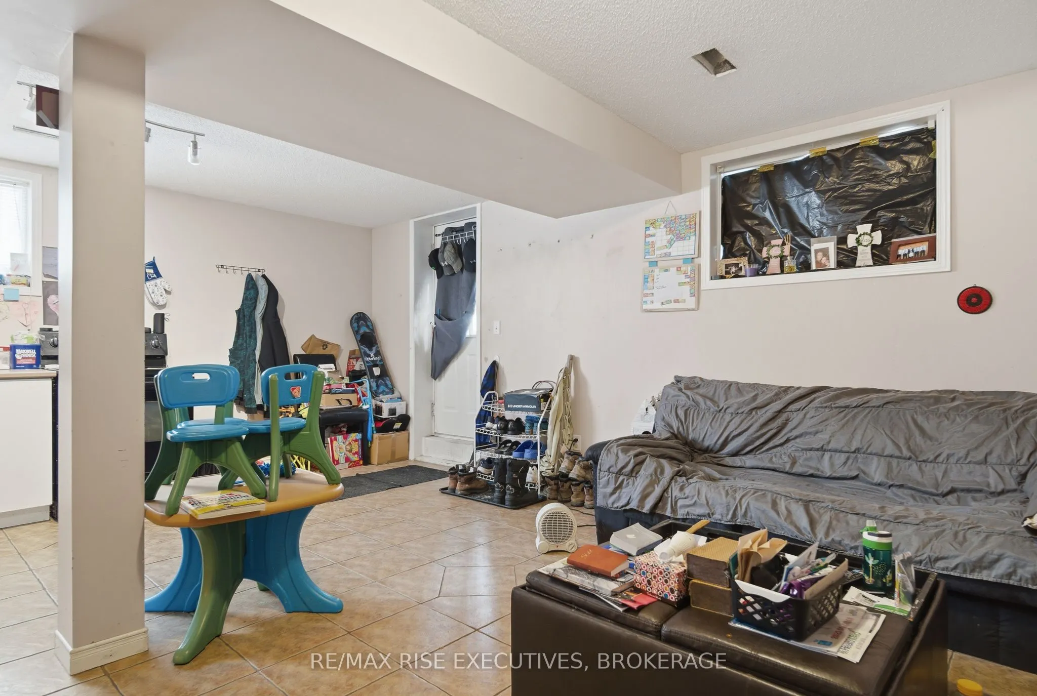 984 Waterbury Crescent