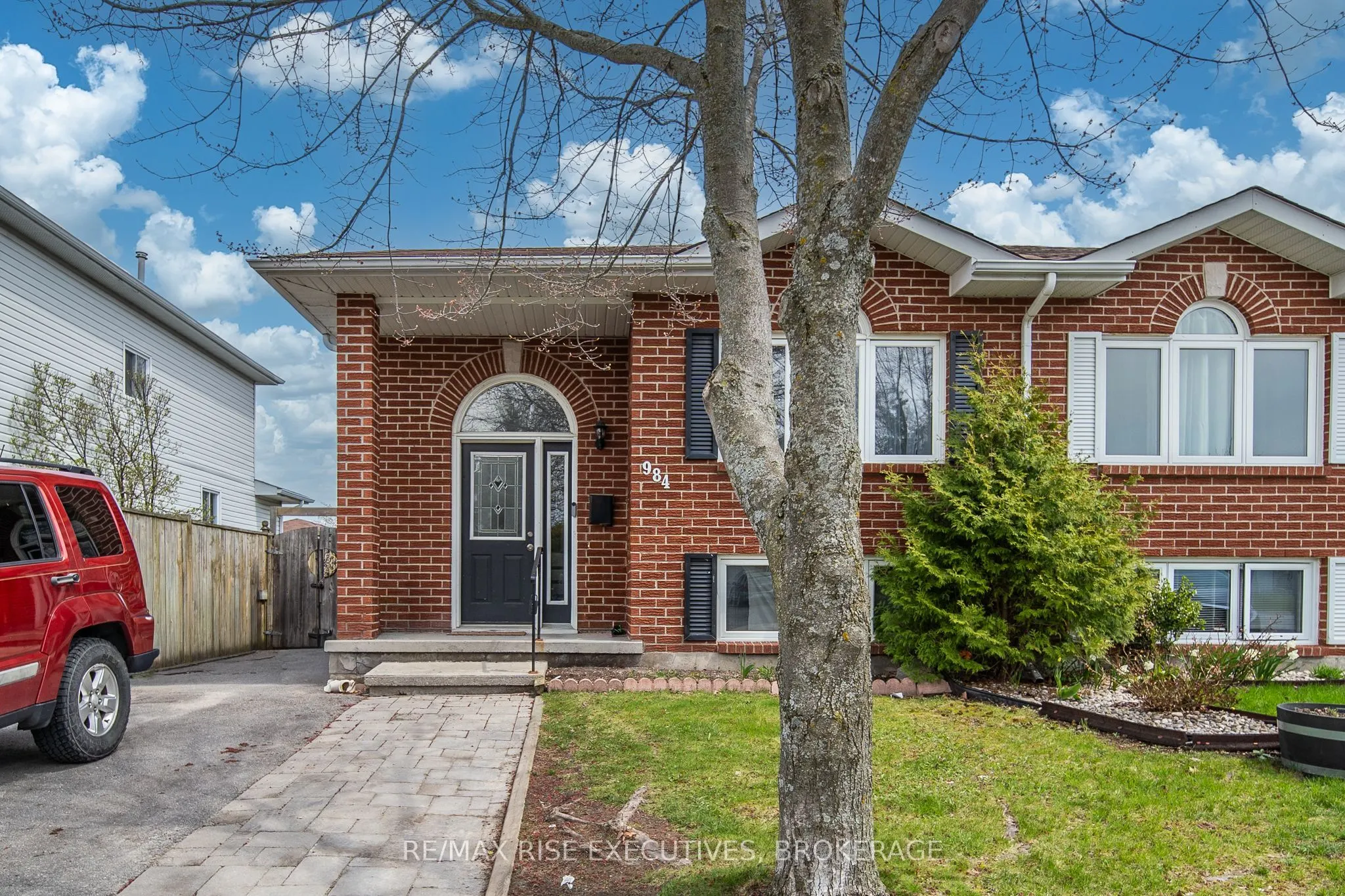 984 Waterbury Crescent