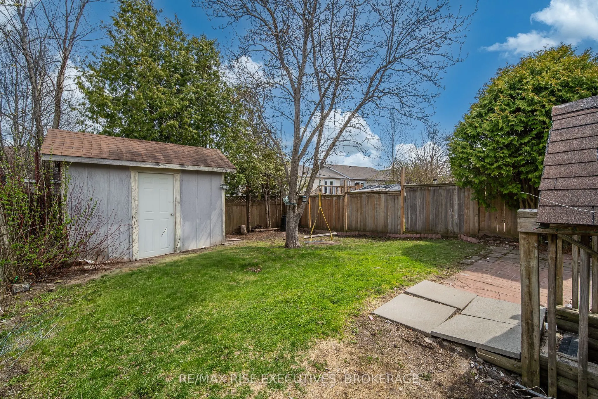 984 Waterbury Crescent