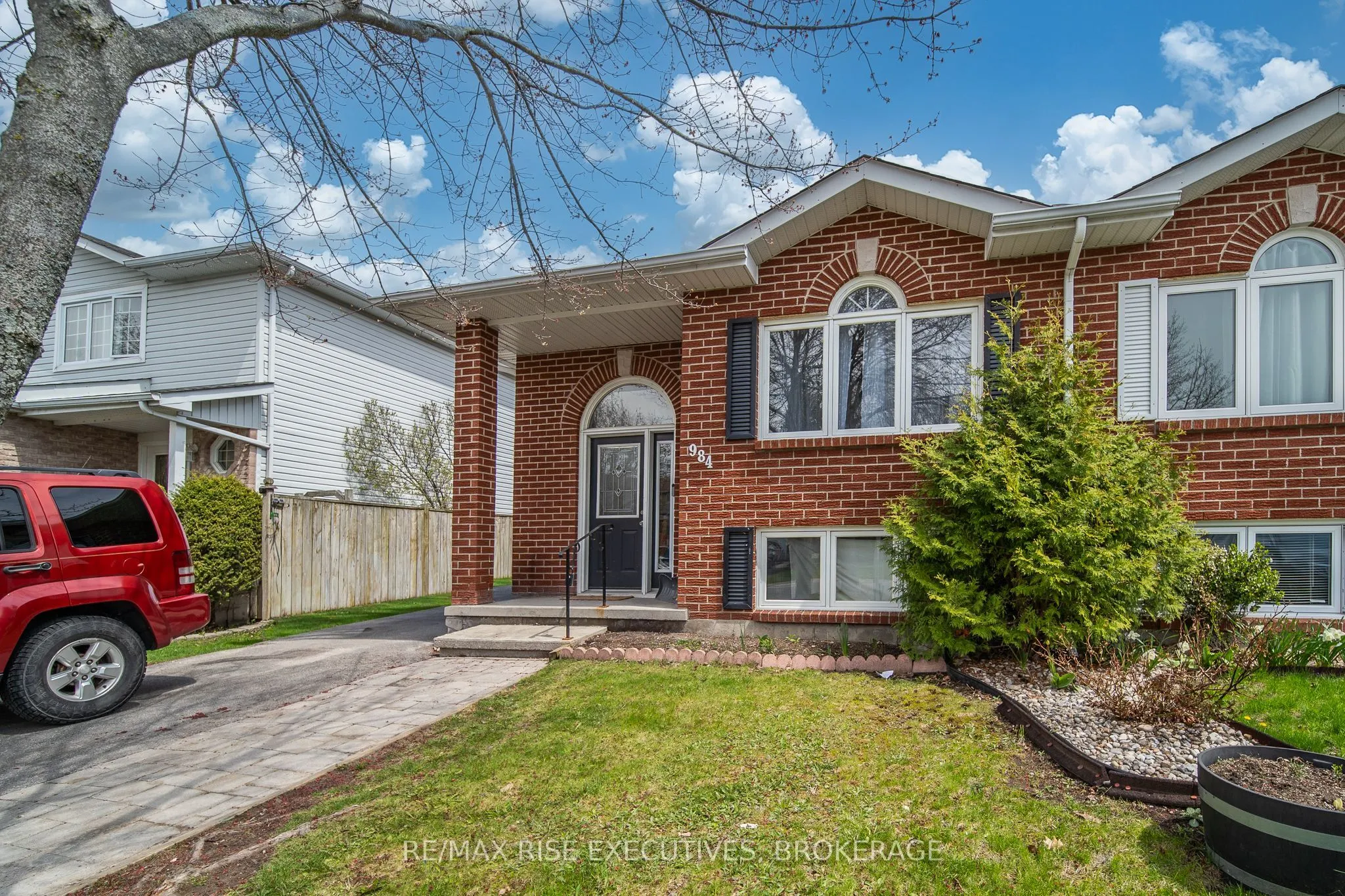 984 Waterbury Crescent