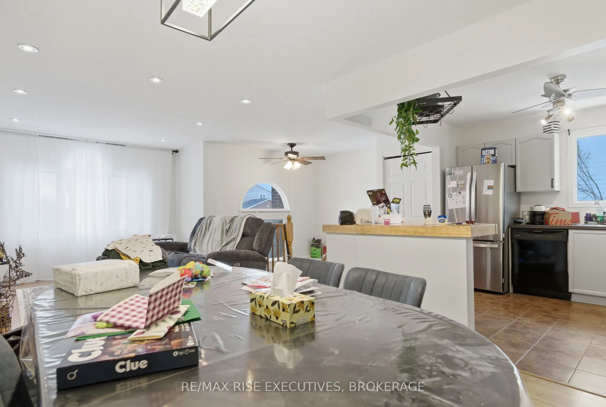 984 Waterbury Crescent