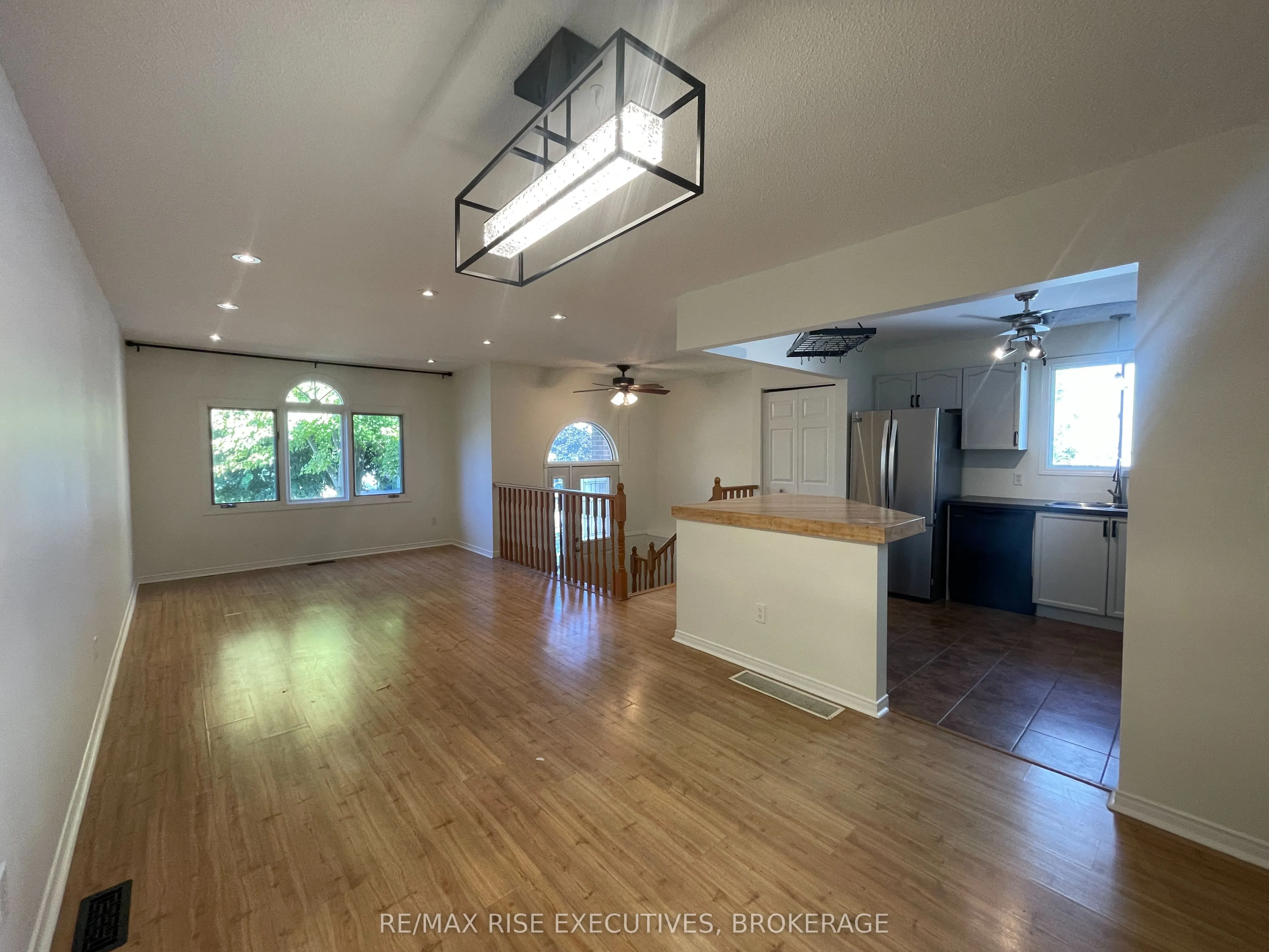 984 Waterbury Crescent