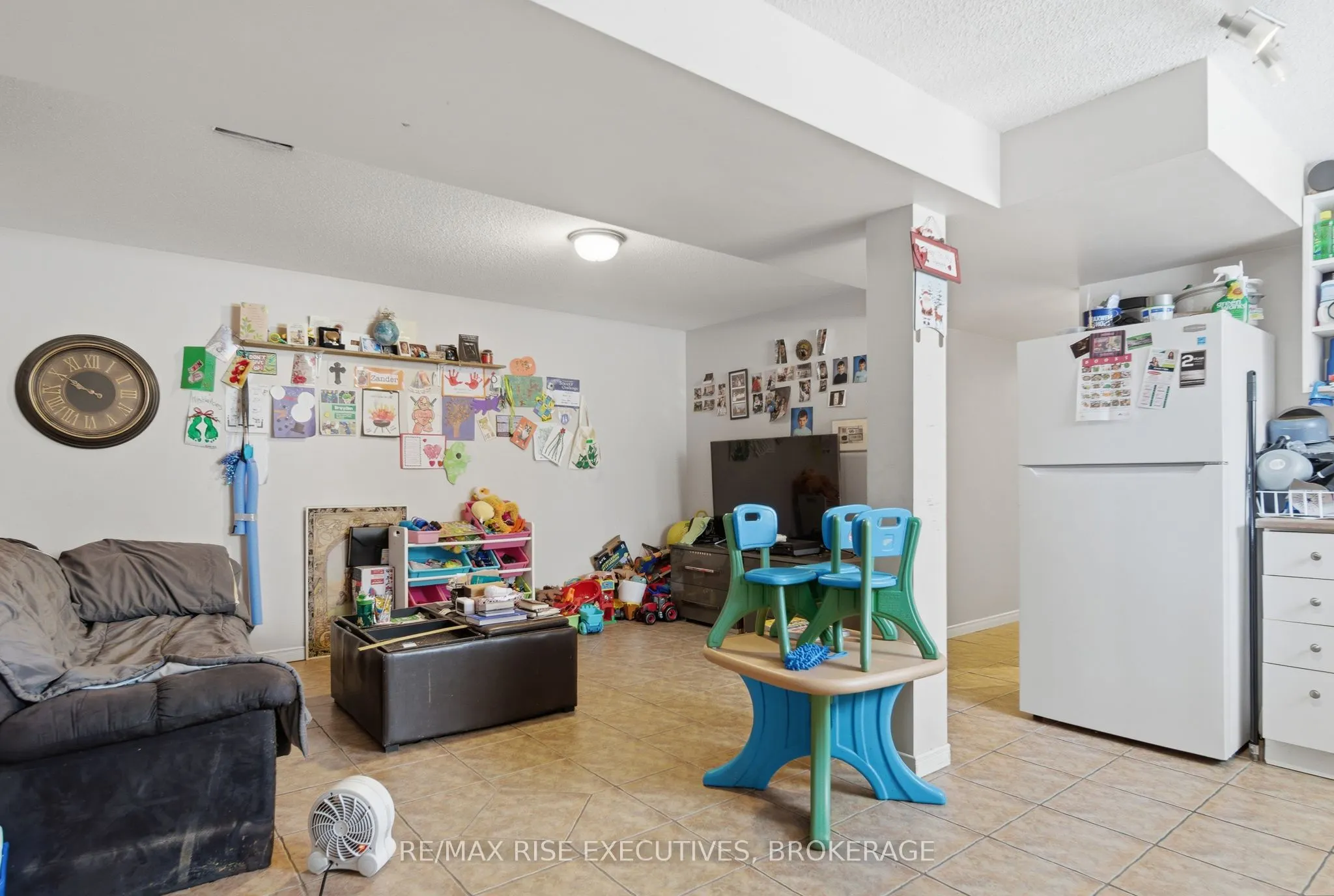 984 Waterbury Crescent