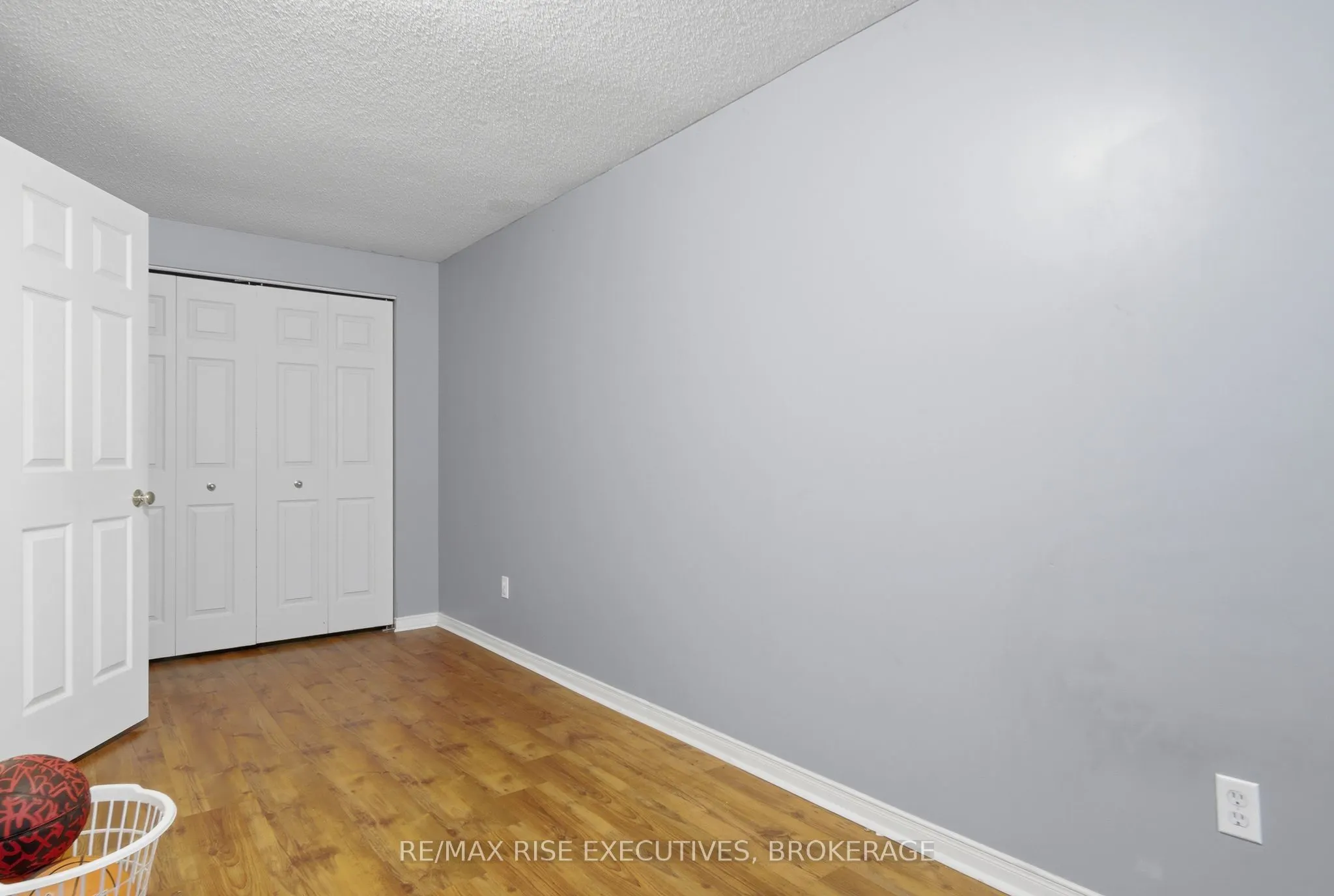 984 Waterbury Crescent