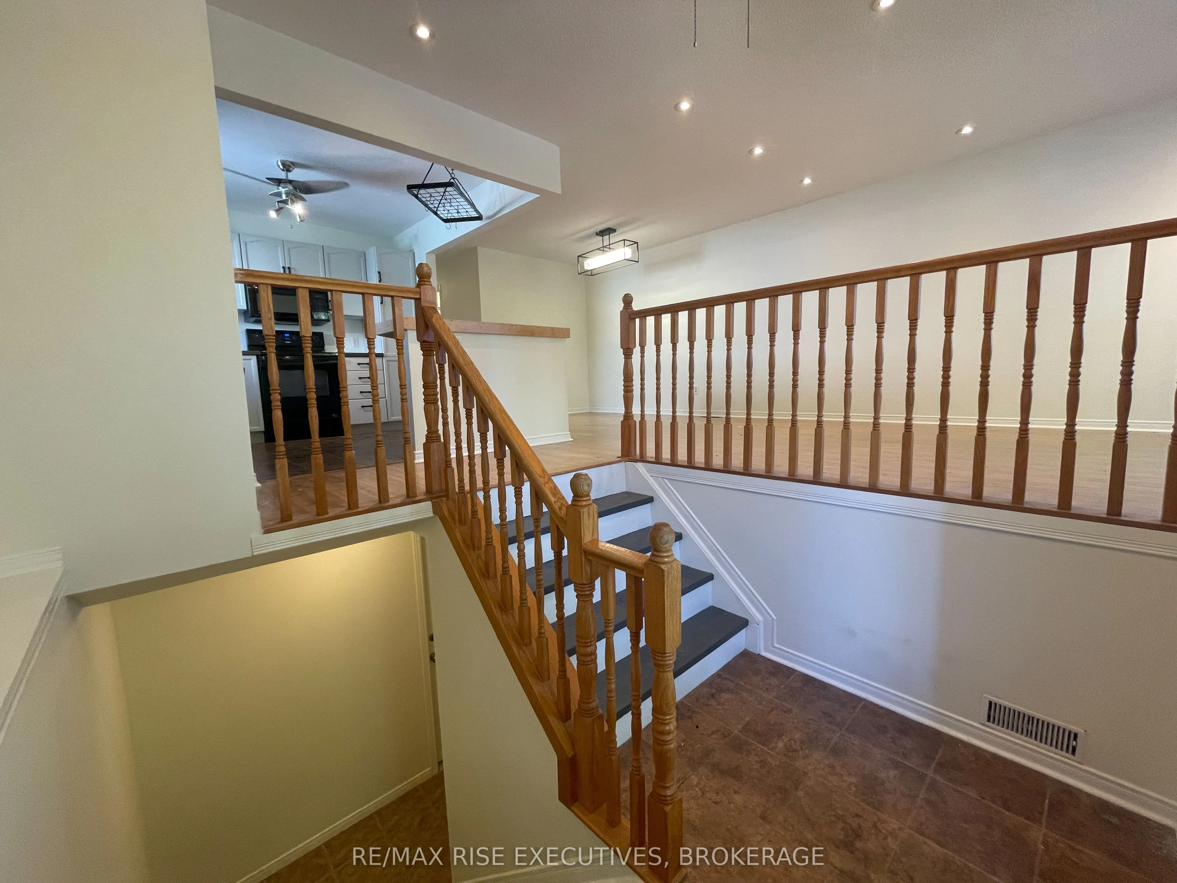 984 Waterbury Crescent