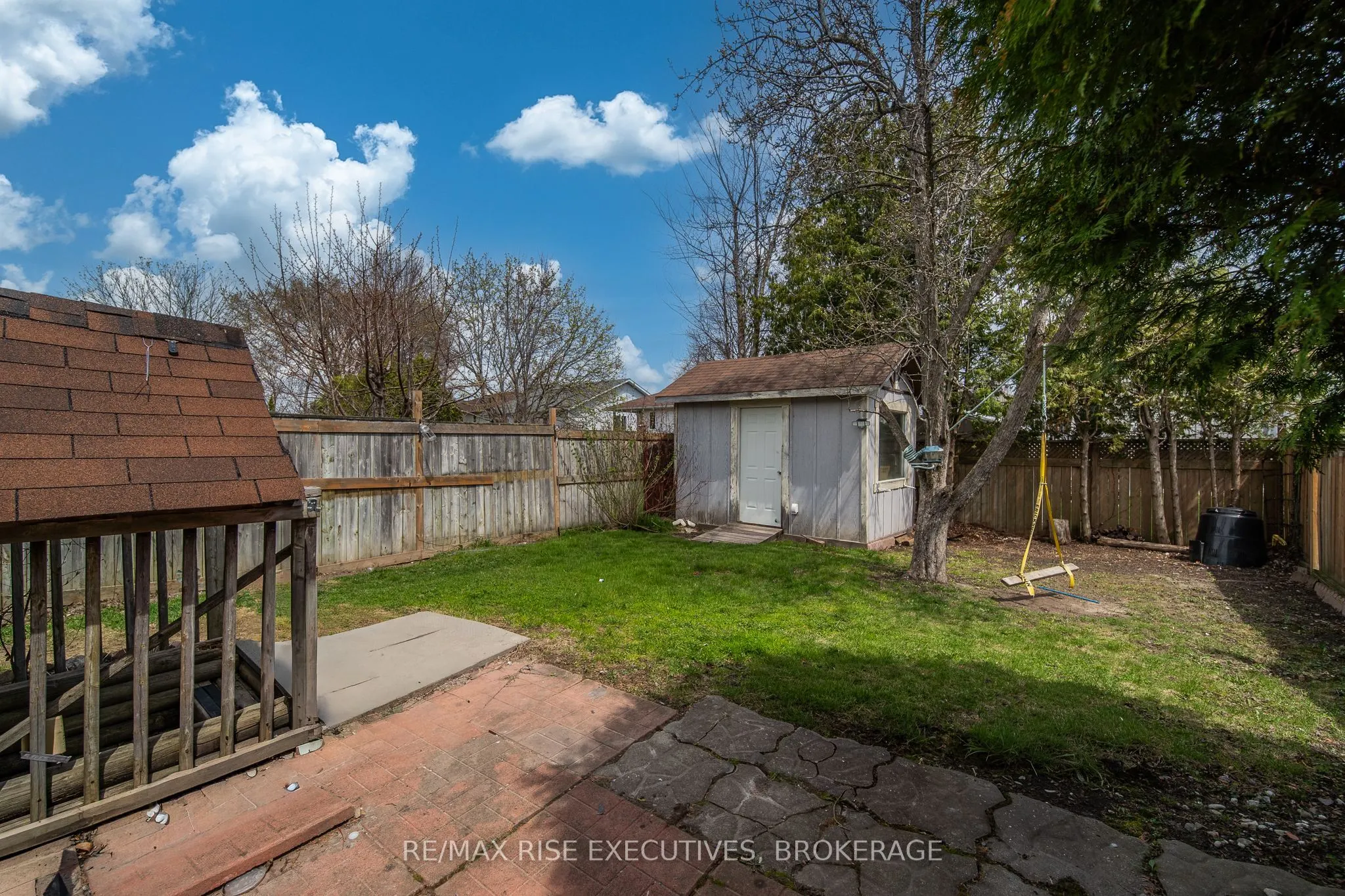 984 Waterbury Crescent