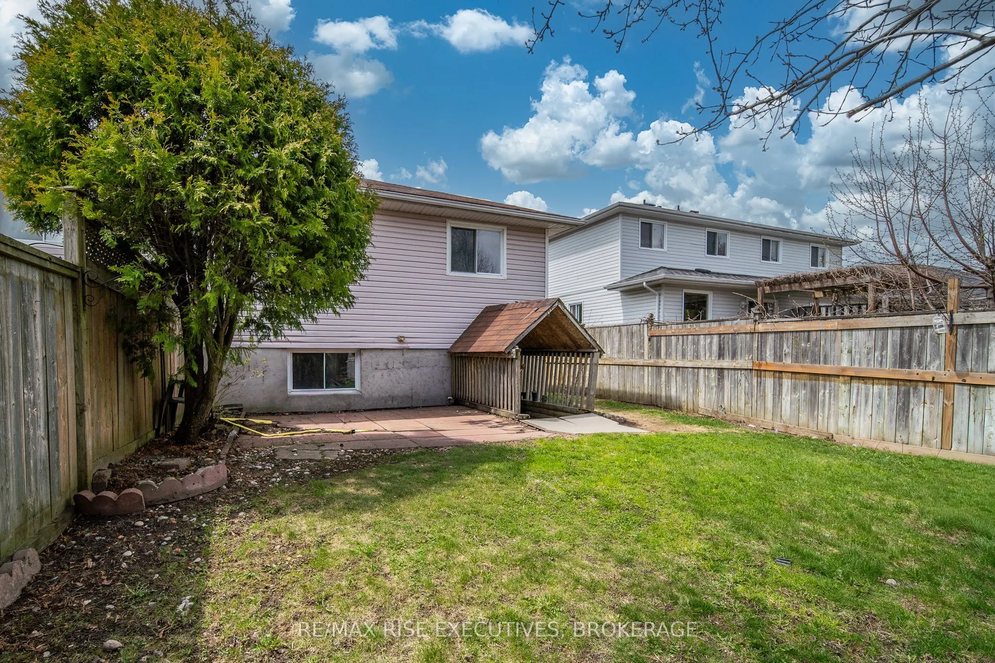 984 Waterbury Crescent