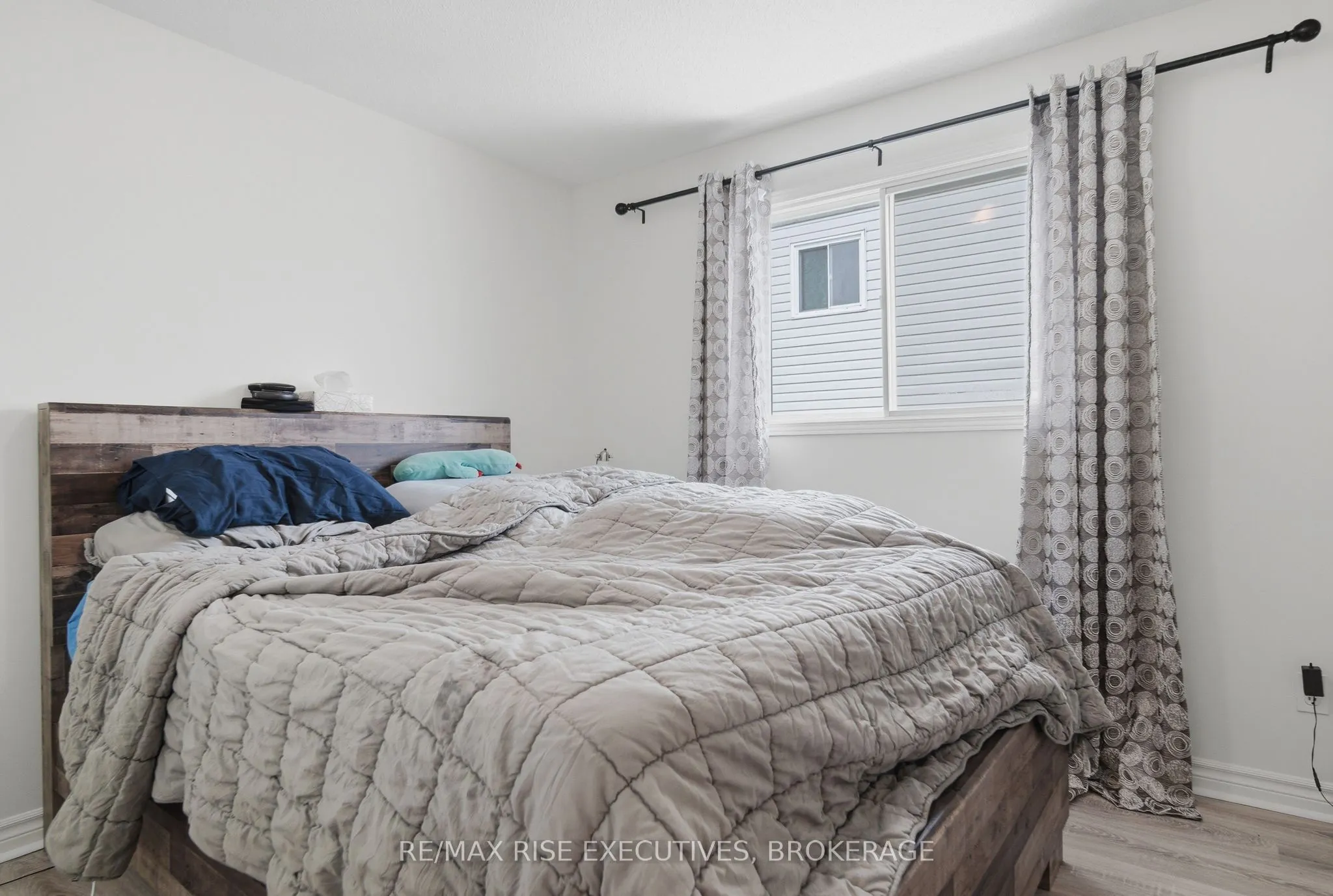 984 Waterbury Crescent
