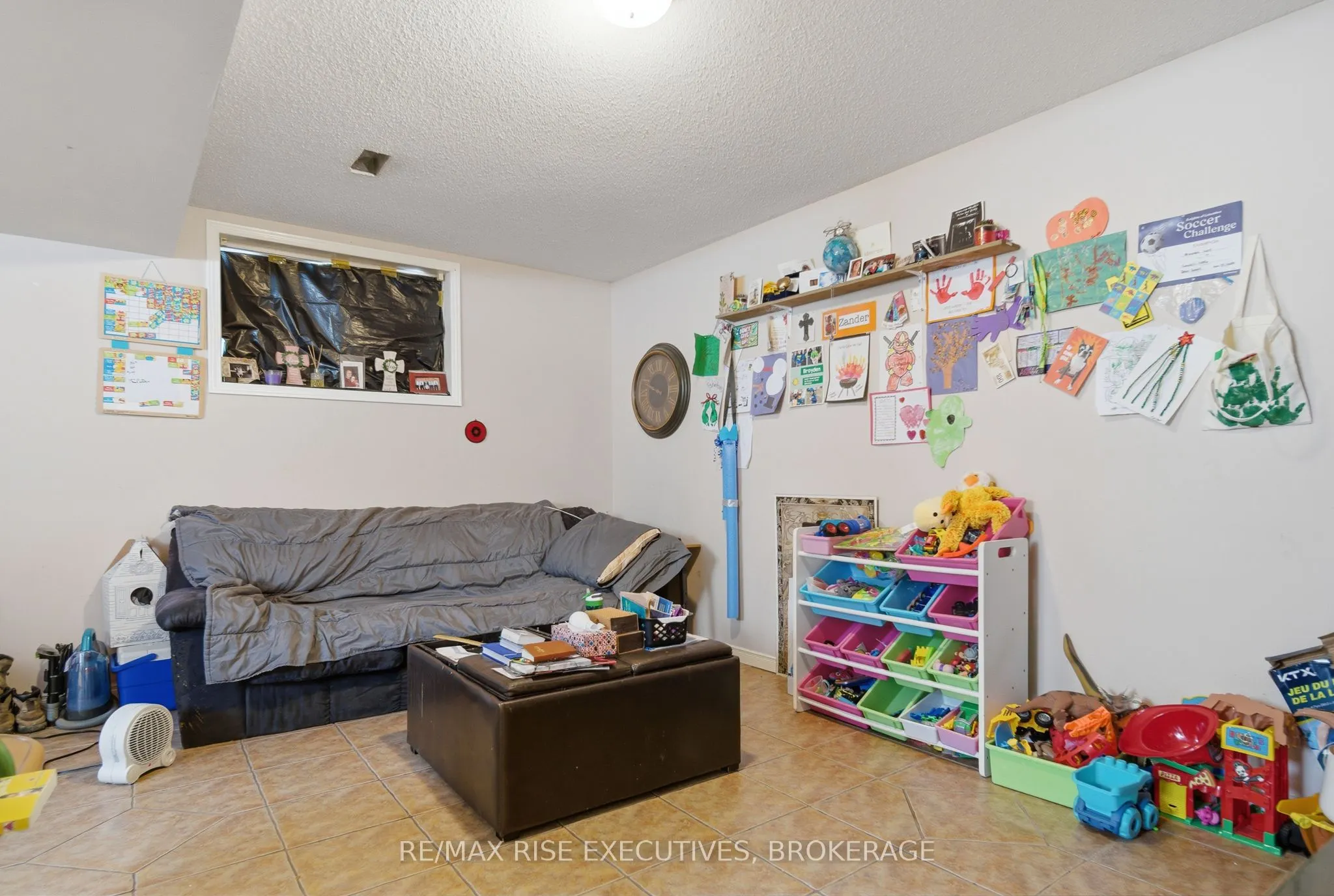 984 Waterbury Crescent
