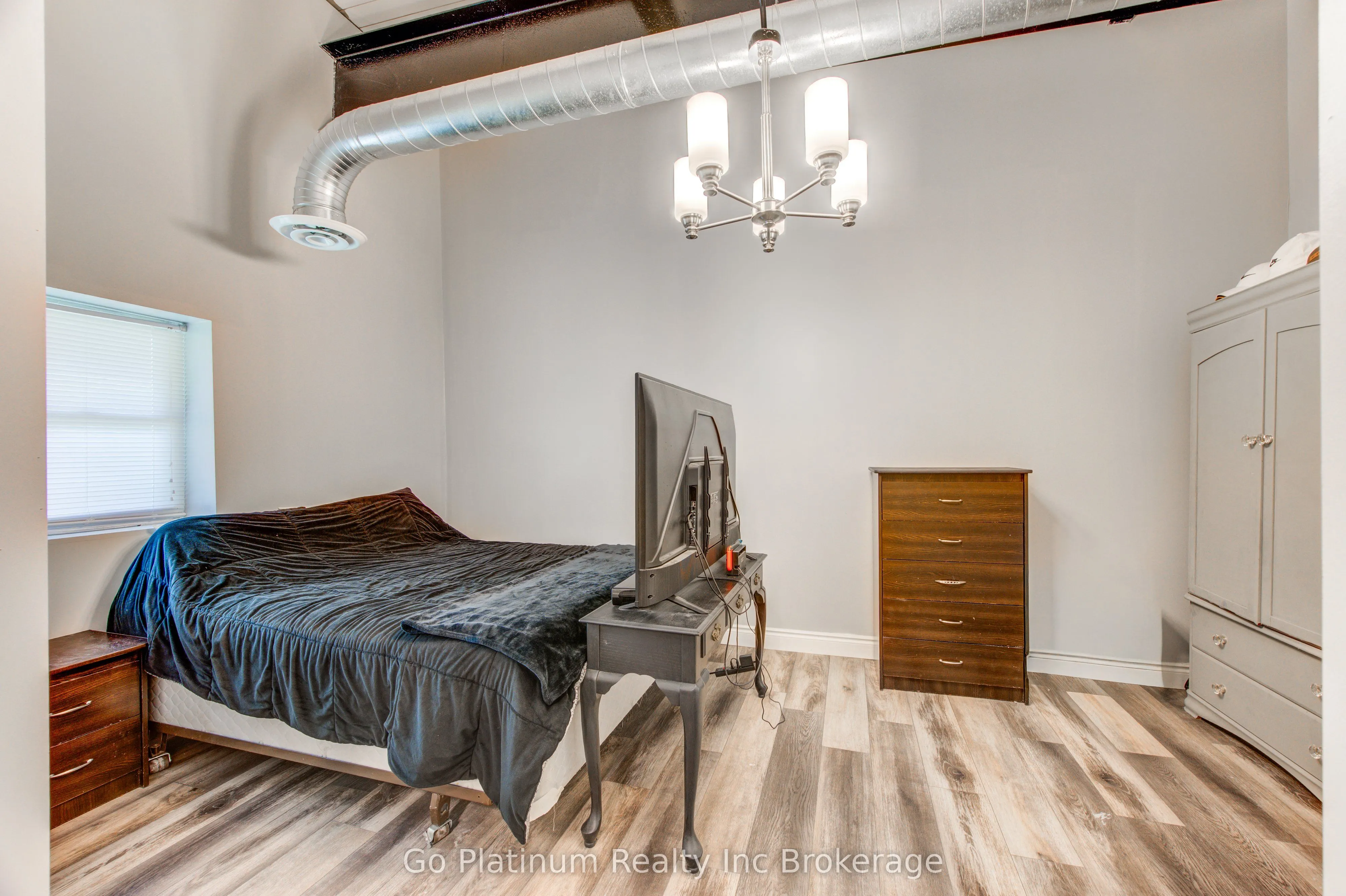 430 Main Street E