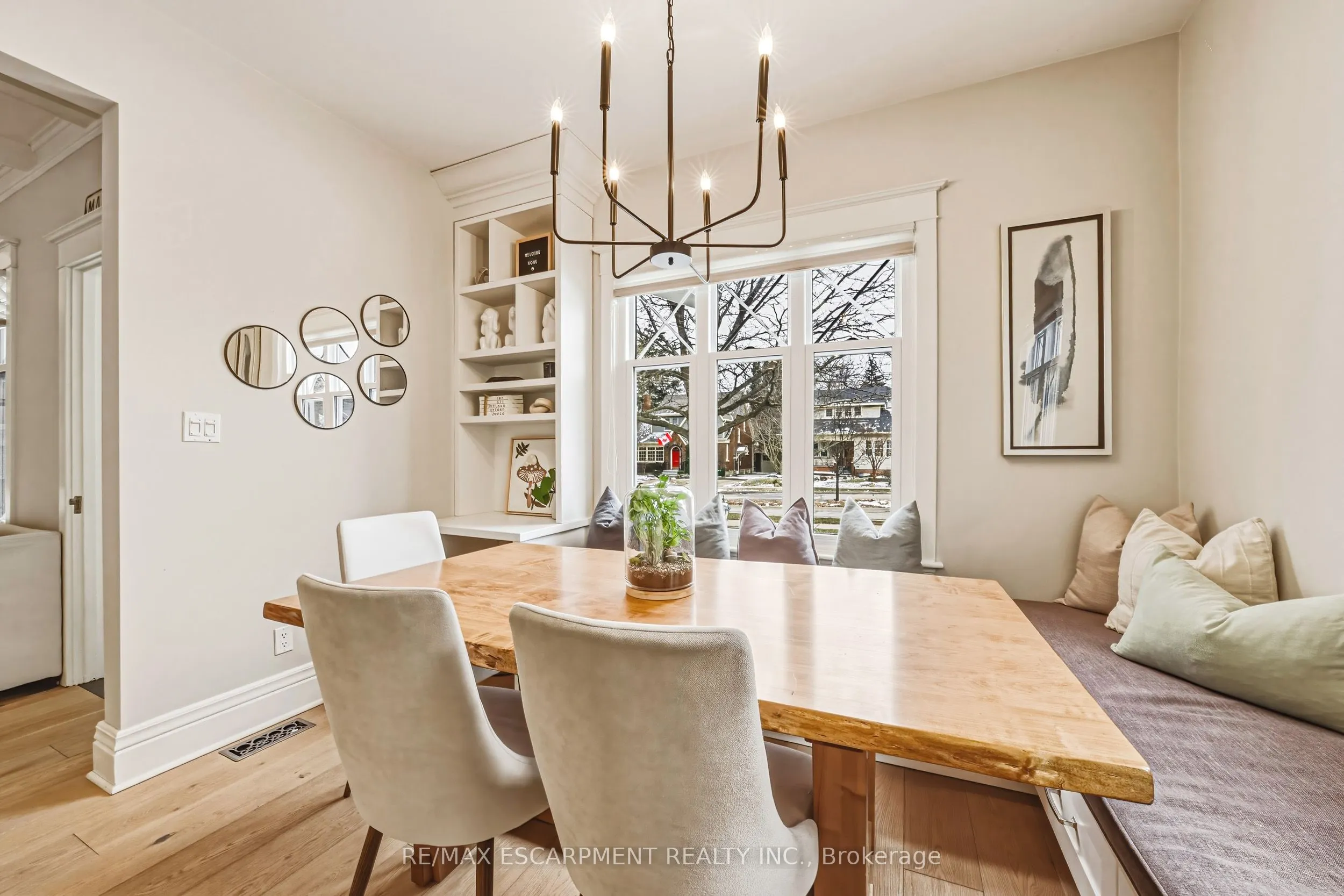 6 Nelles Boulevard