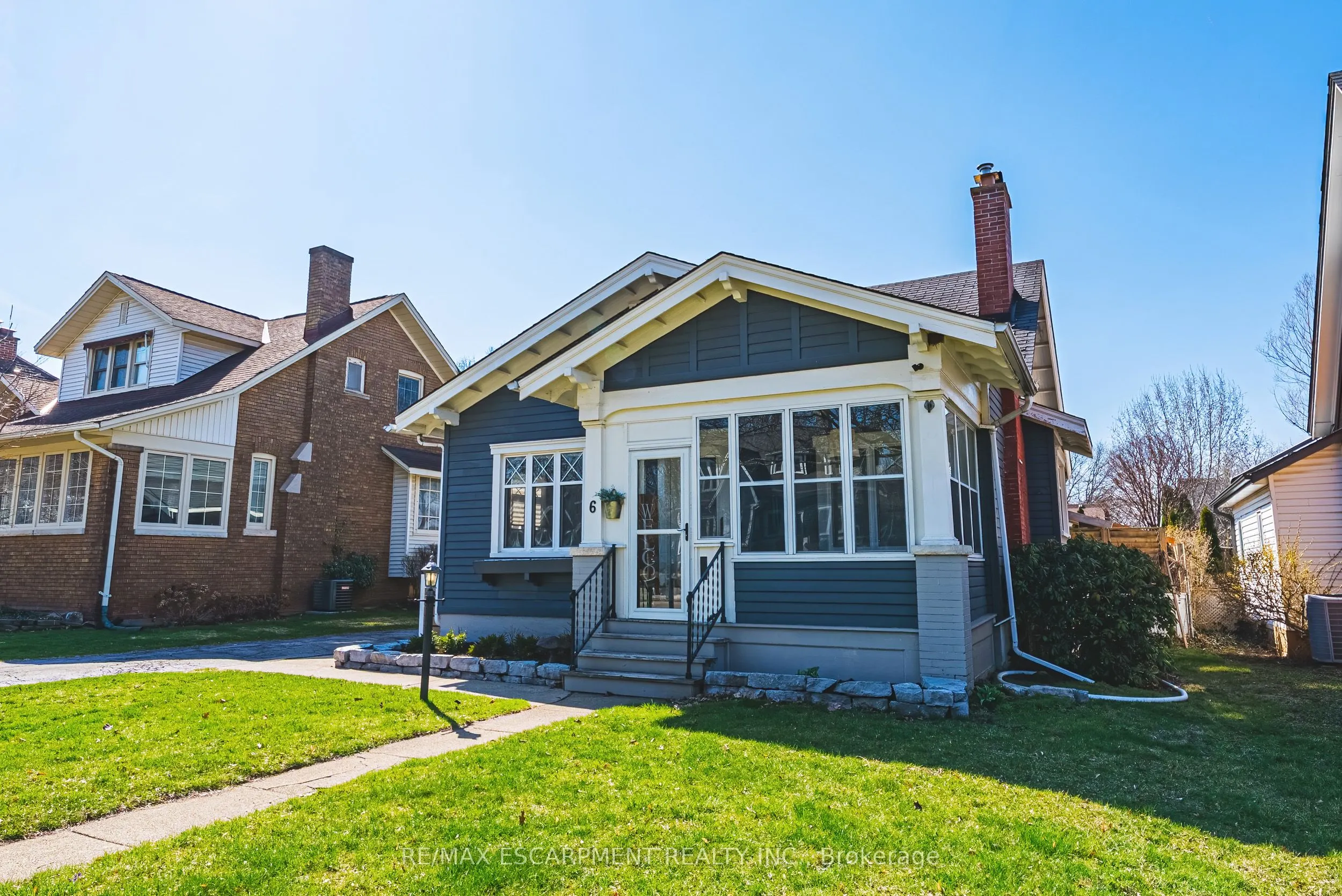 6 Nelles Boulevard
