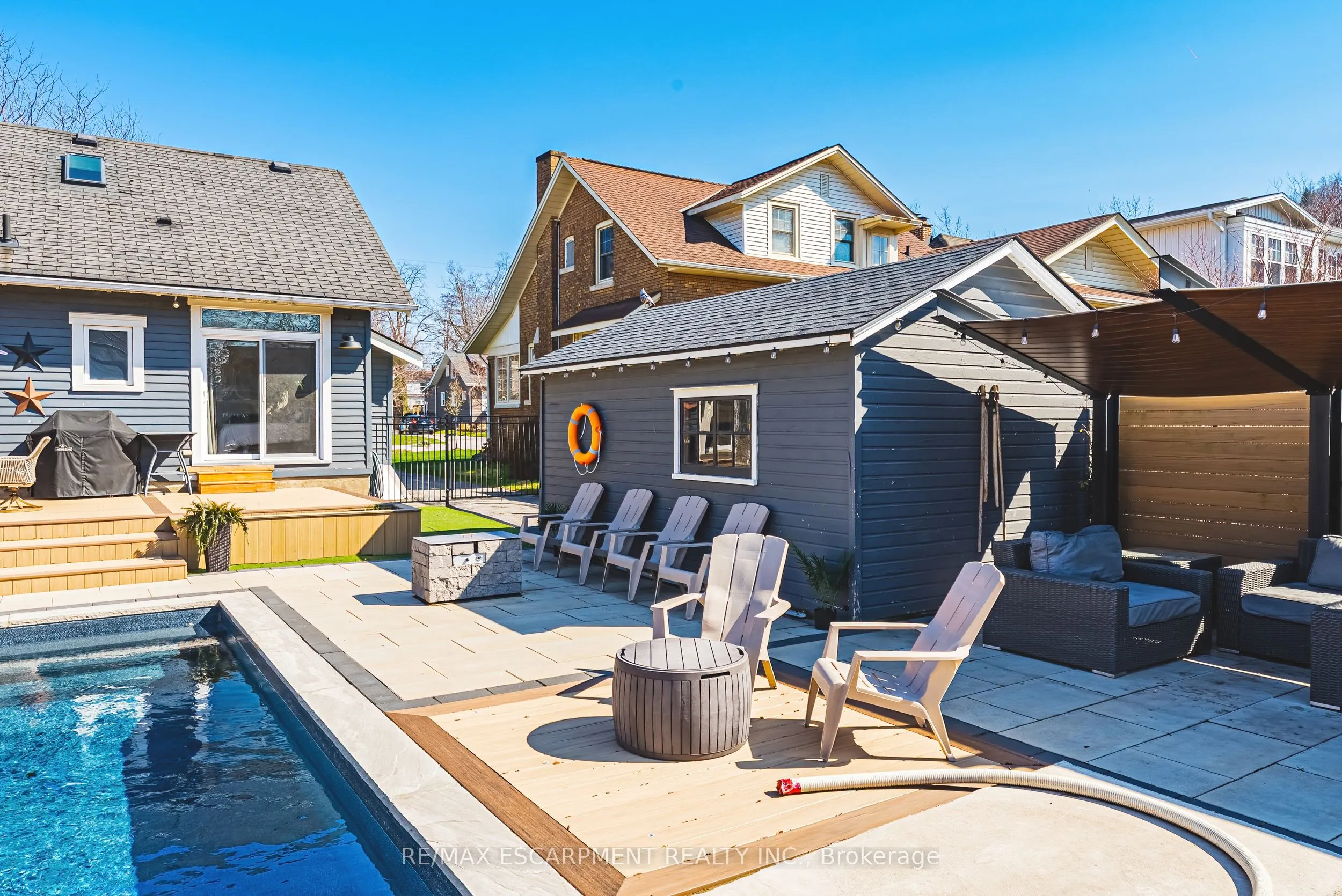 6 Nelles Boulevard
