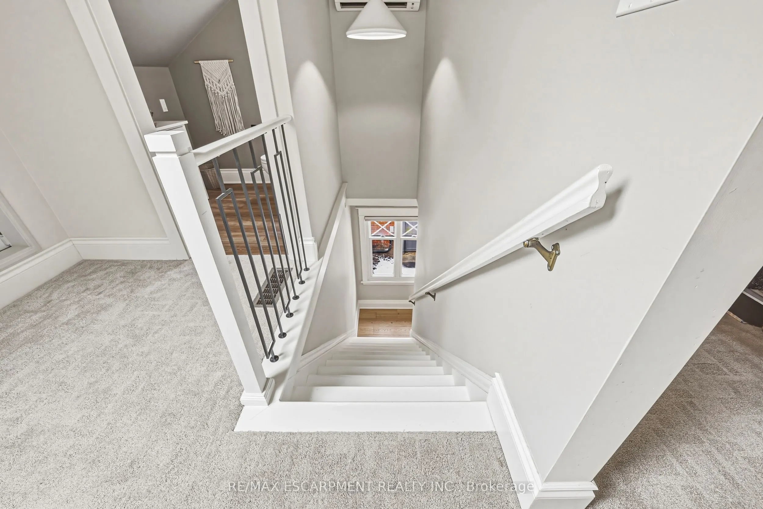 6 Nelles Boulevard
