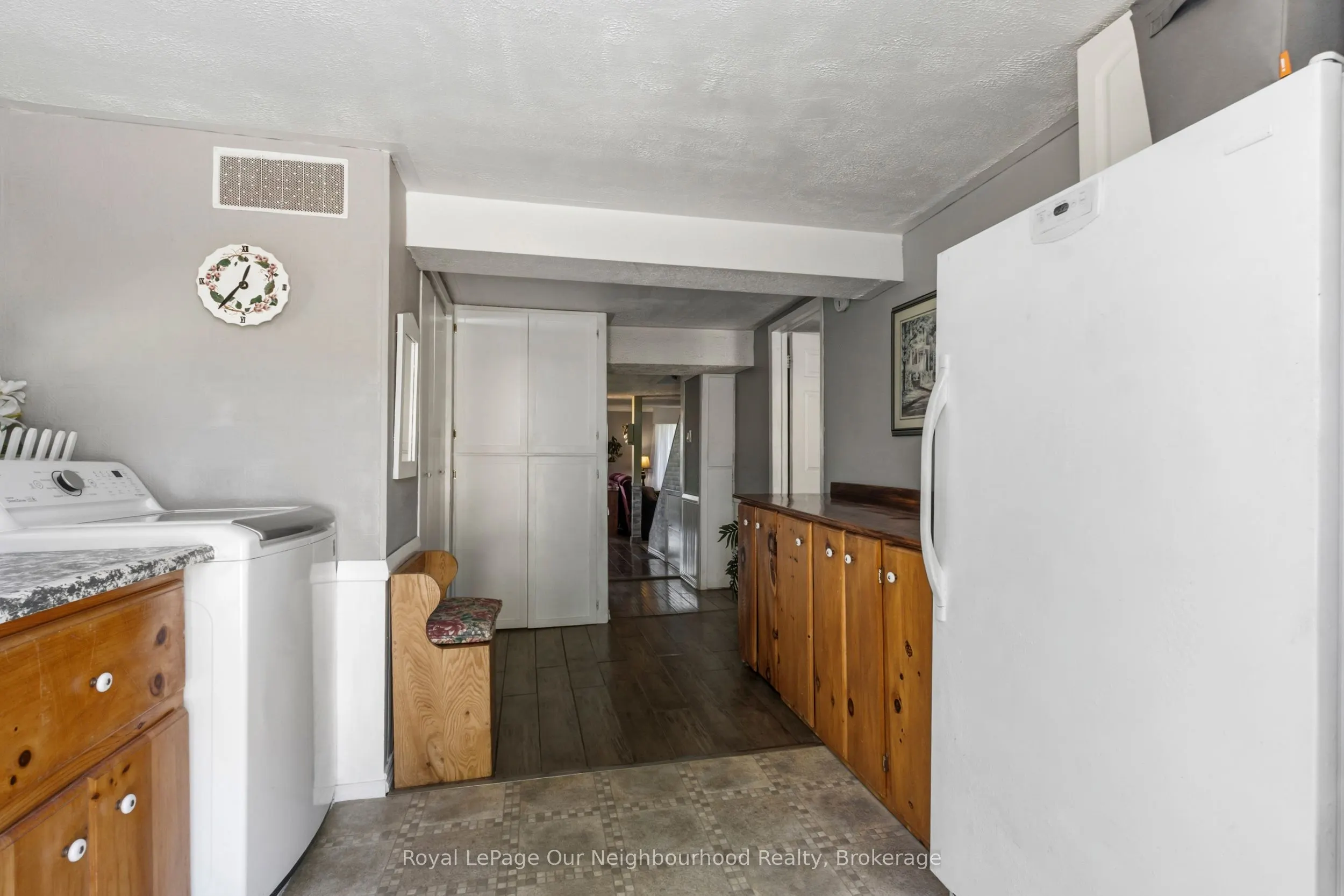 261 River Road E