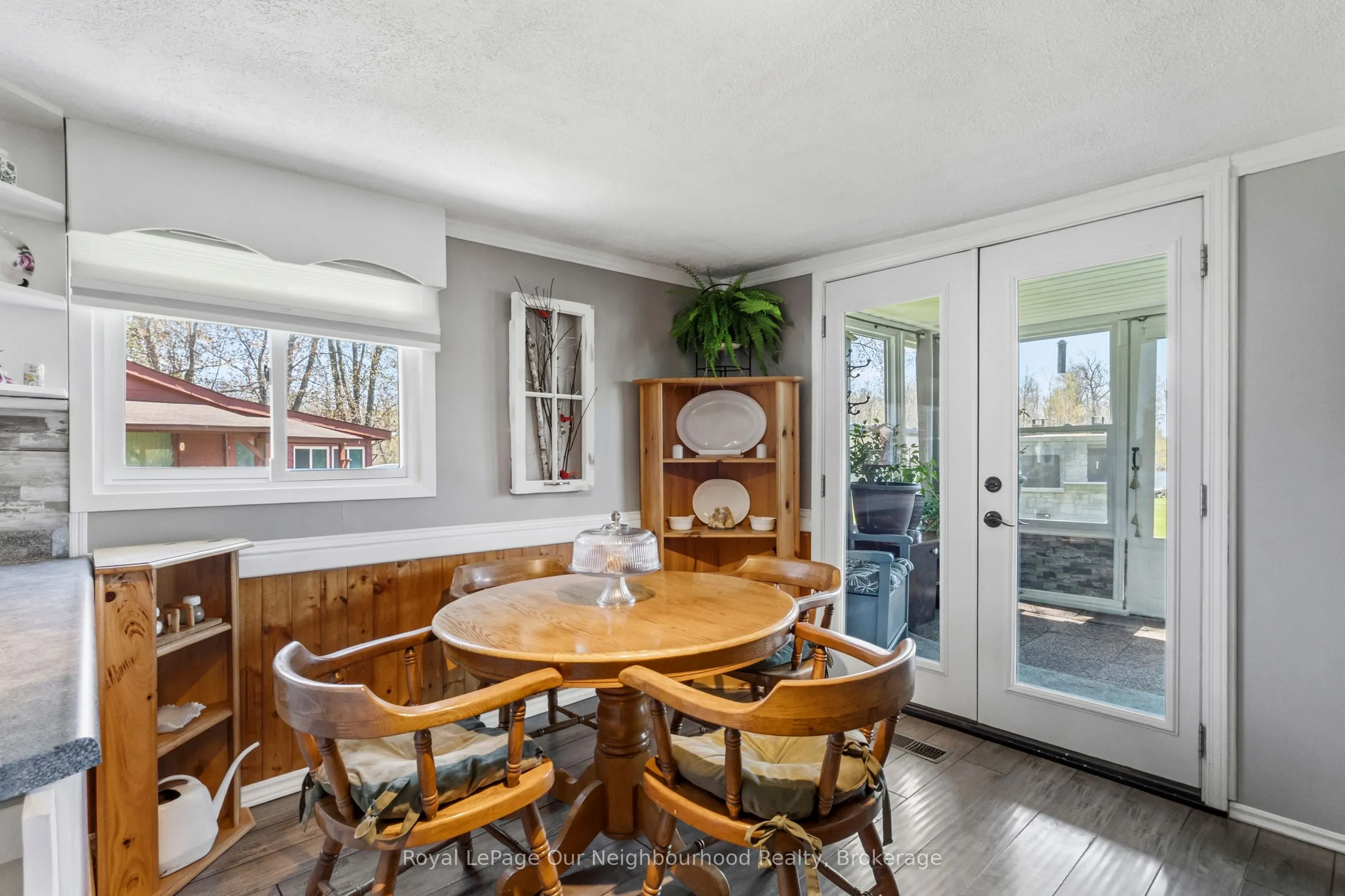 261 River Road E