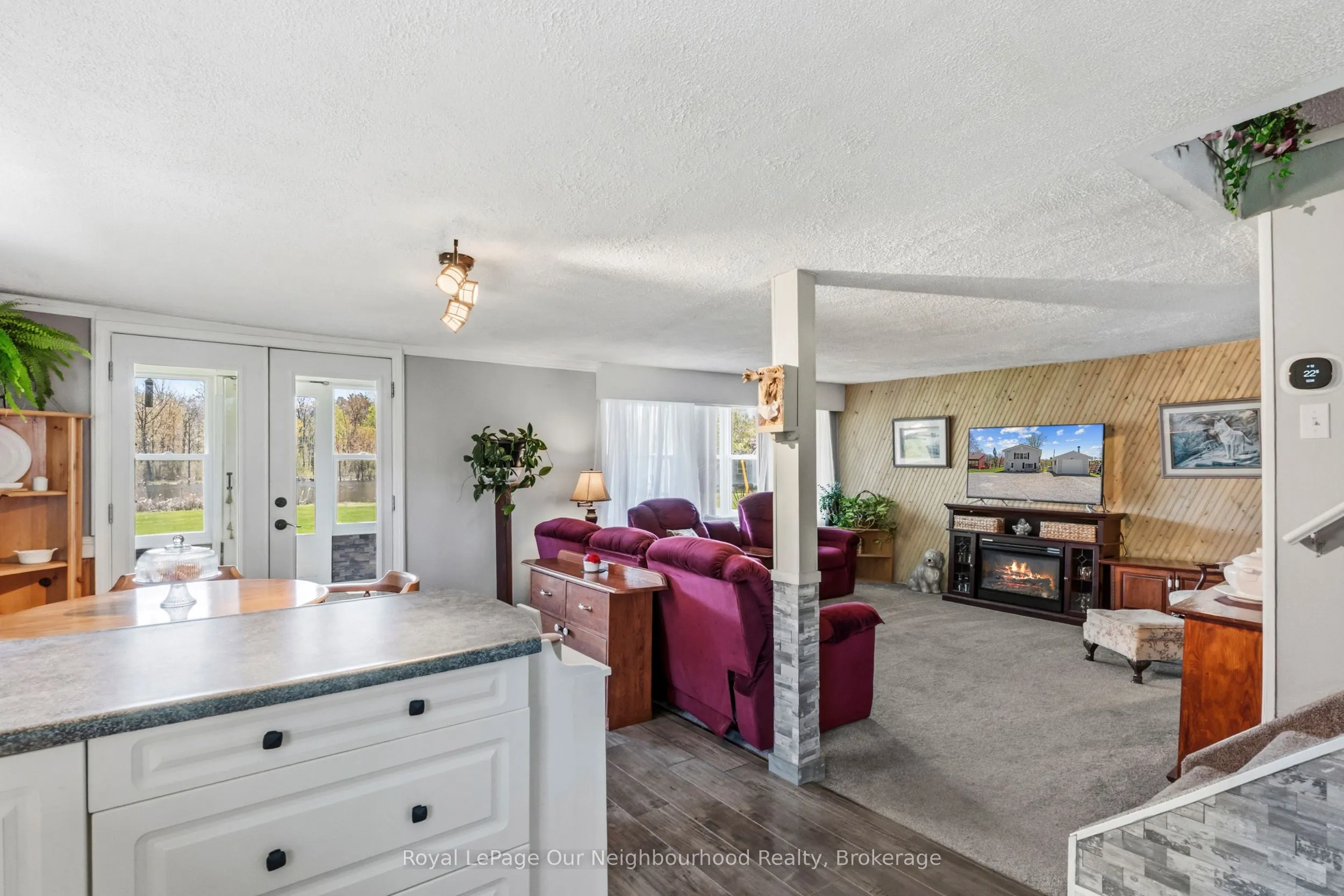 261 River Road E