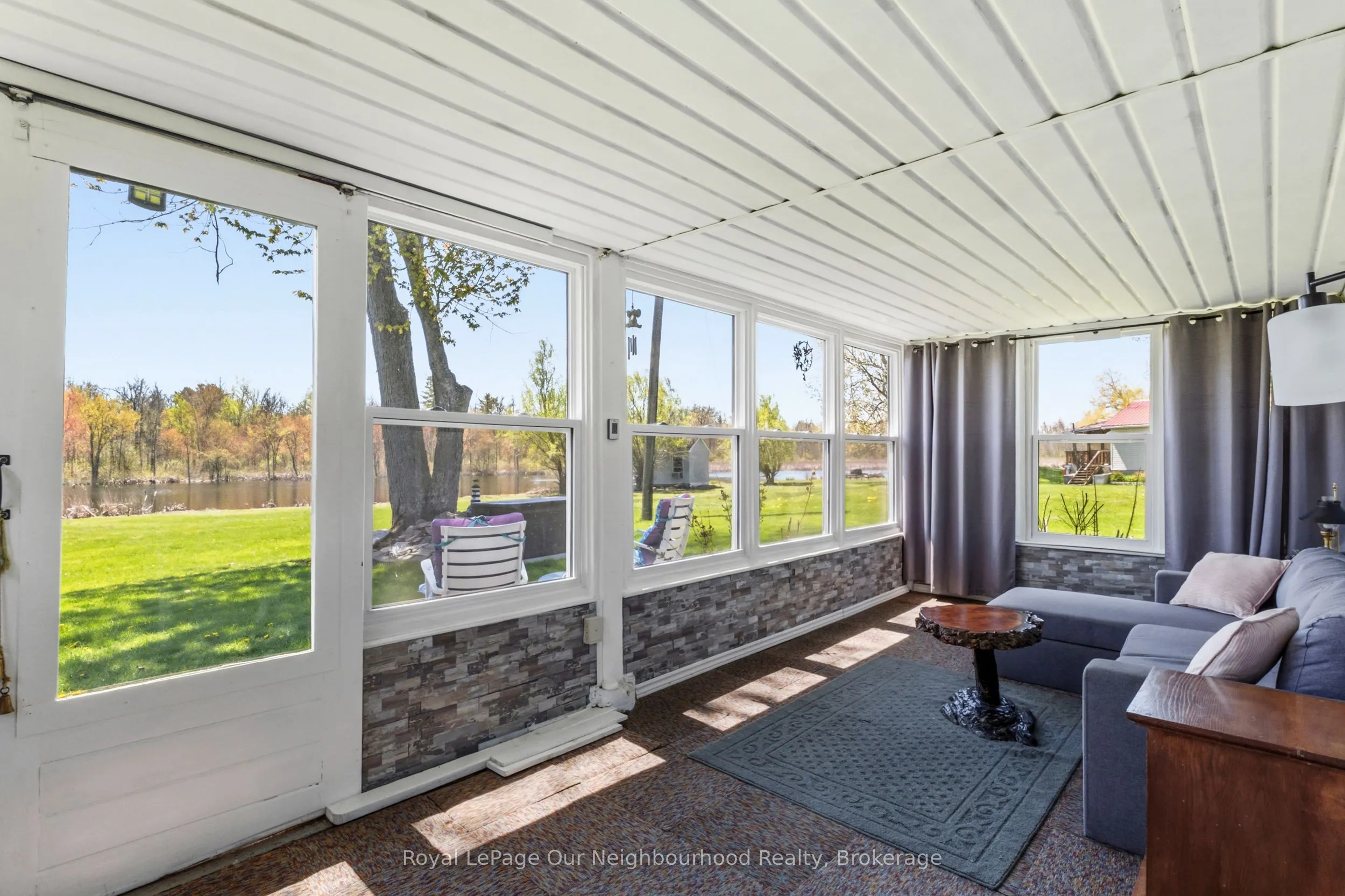 261 River Road E