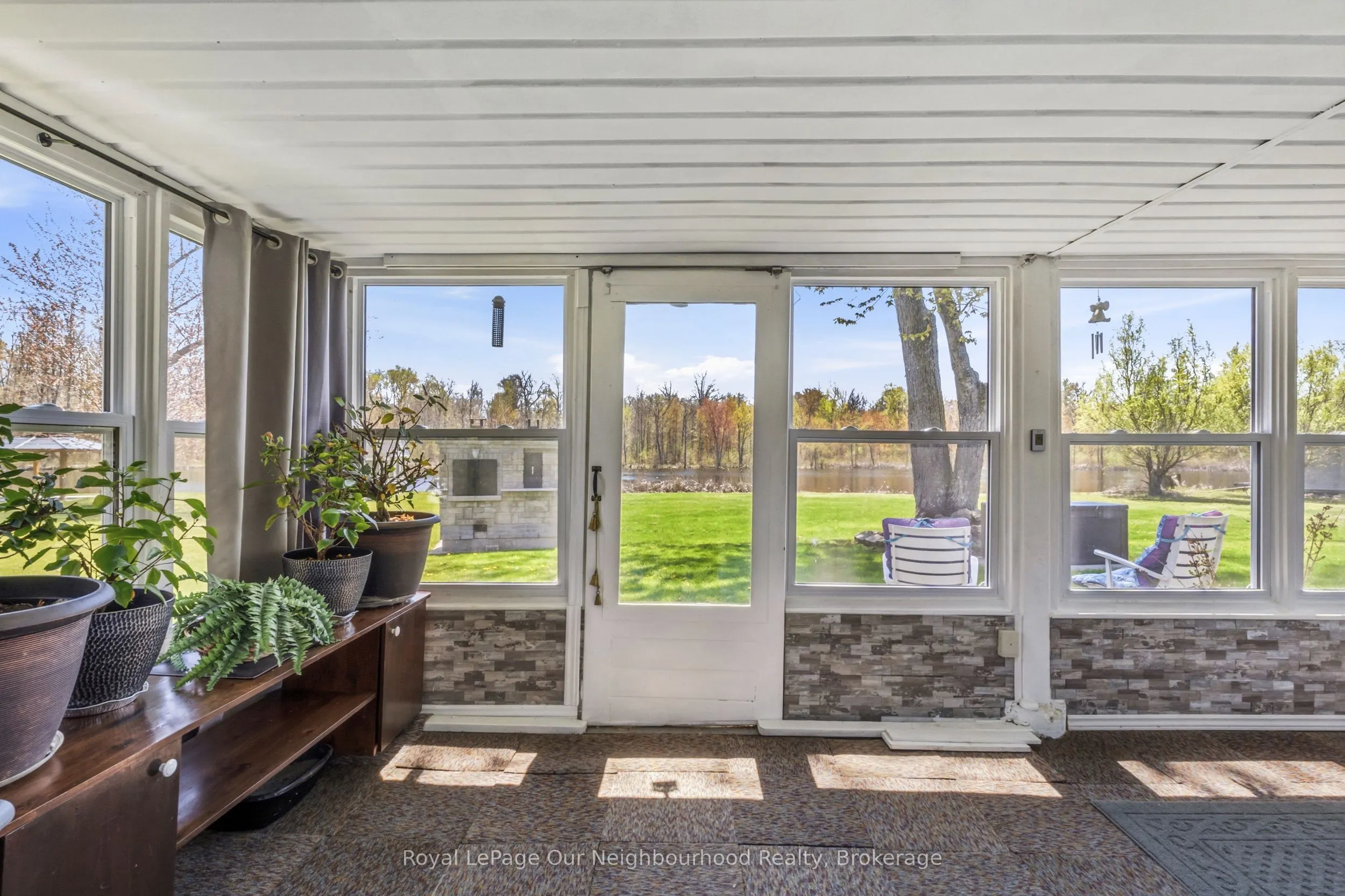 261 River Road E