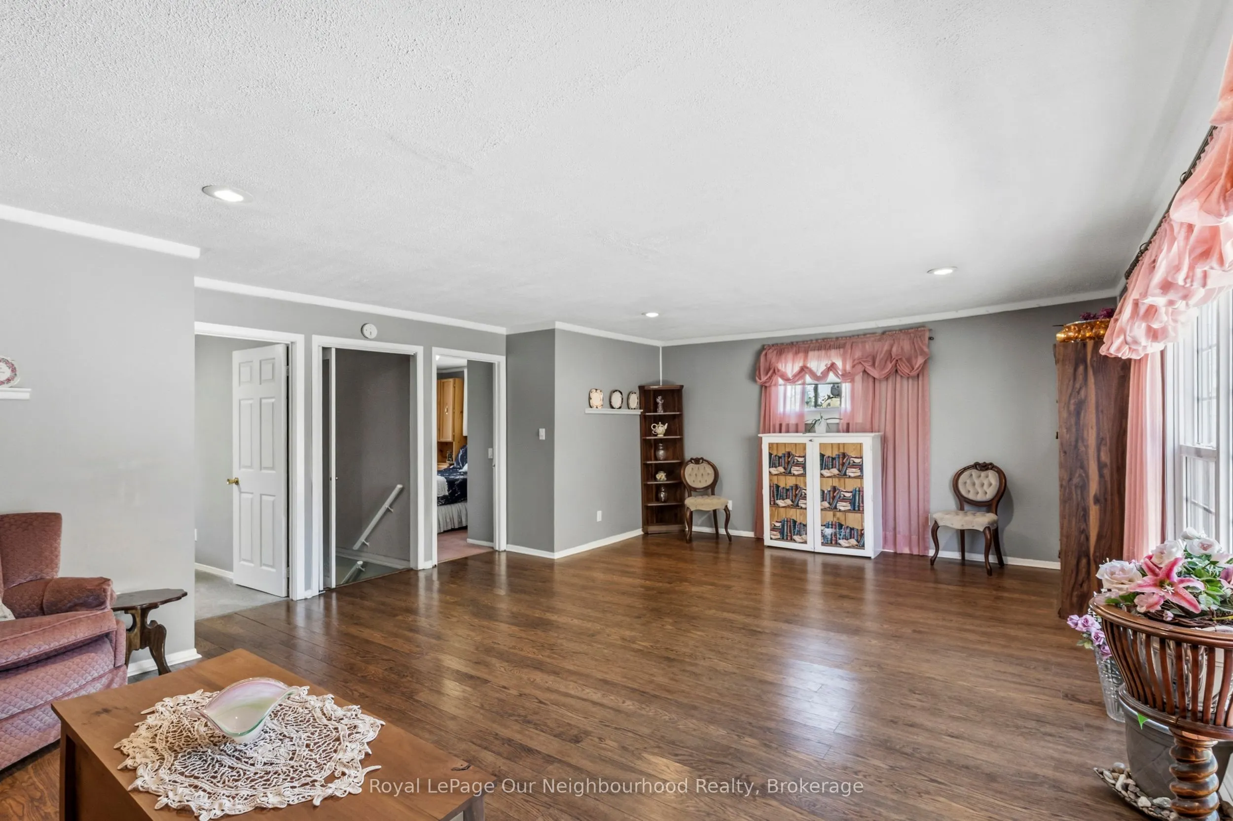 261 River Road E