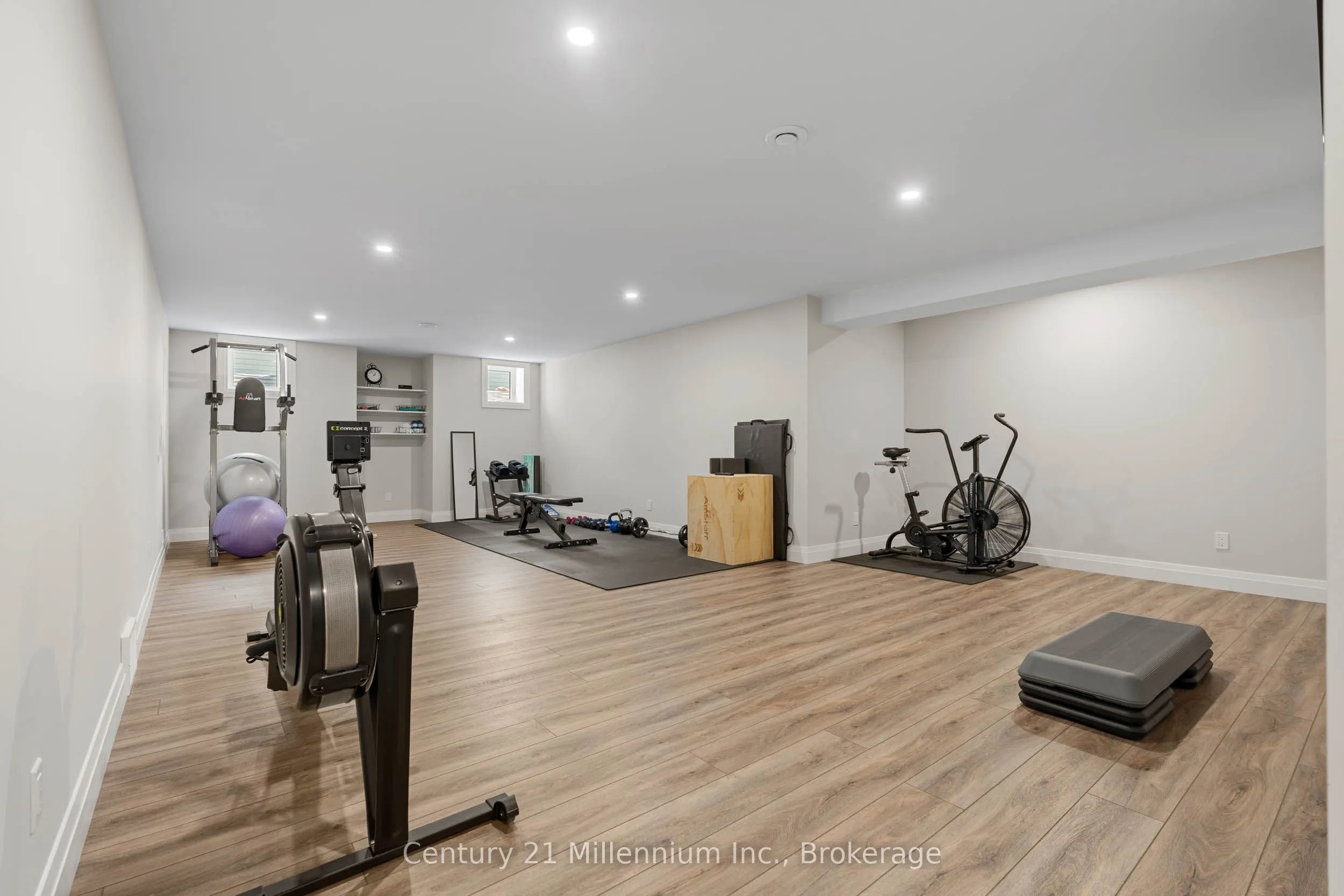 401 Algoma Crescent