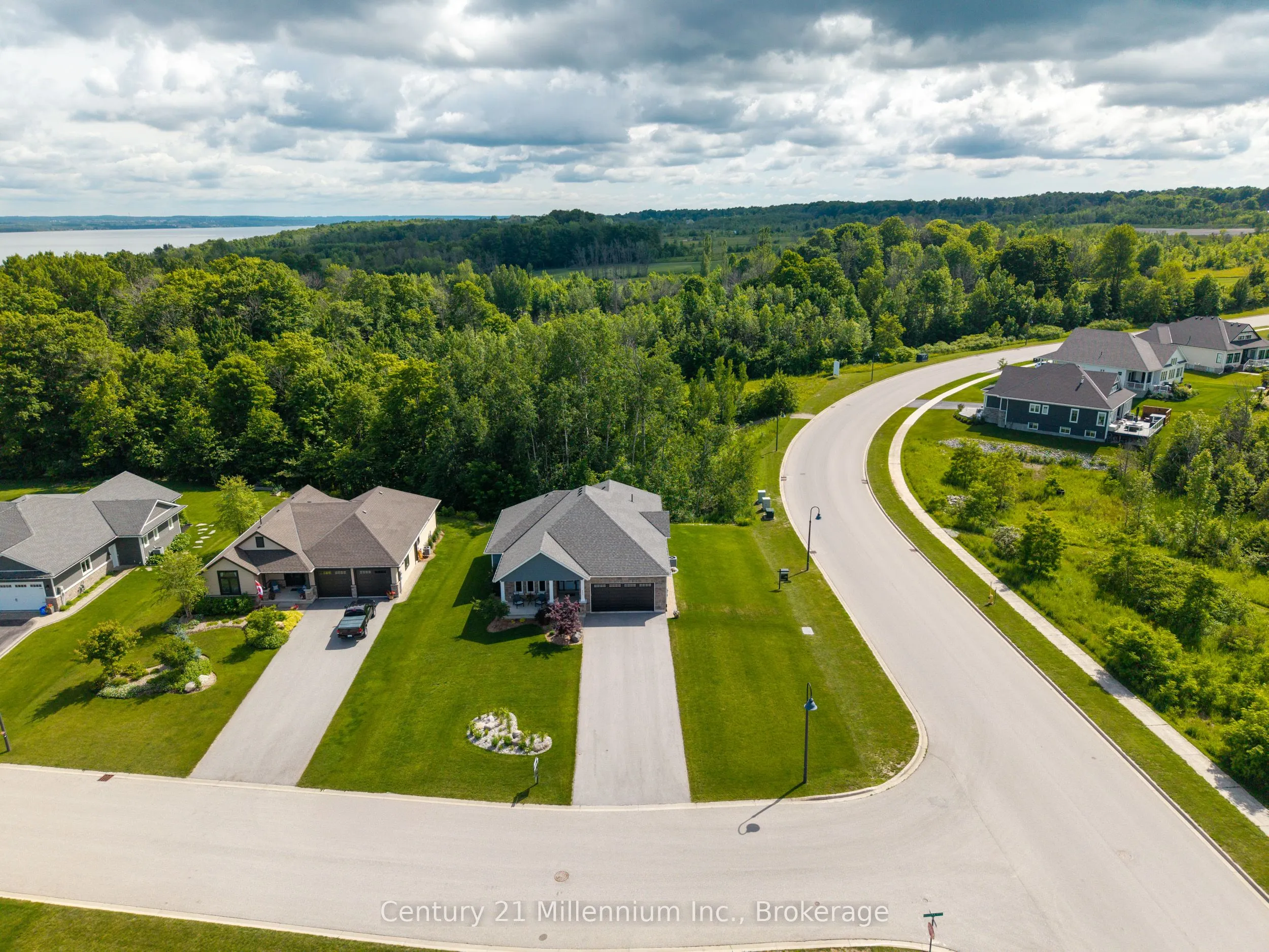 401 Algoma Crescent