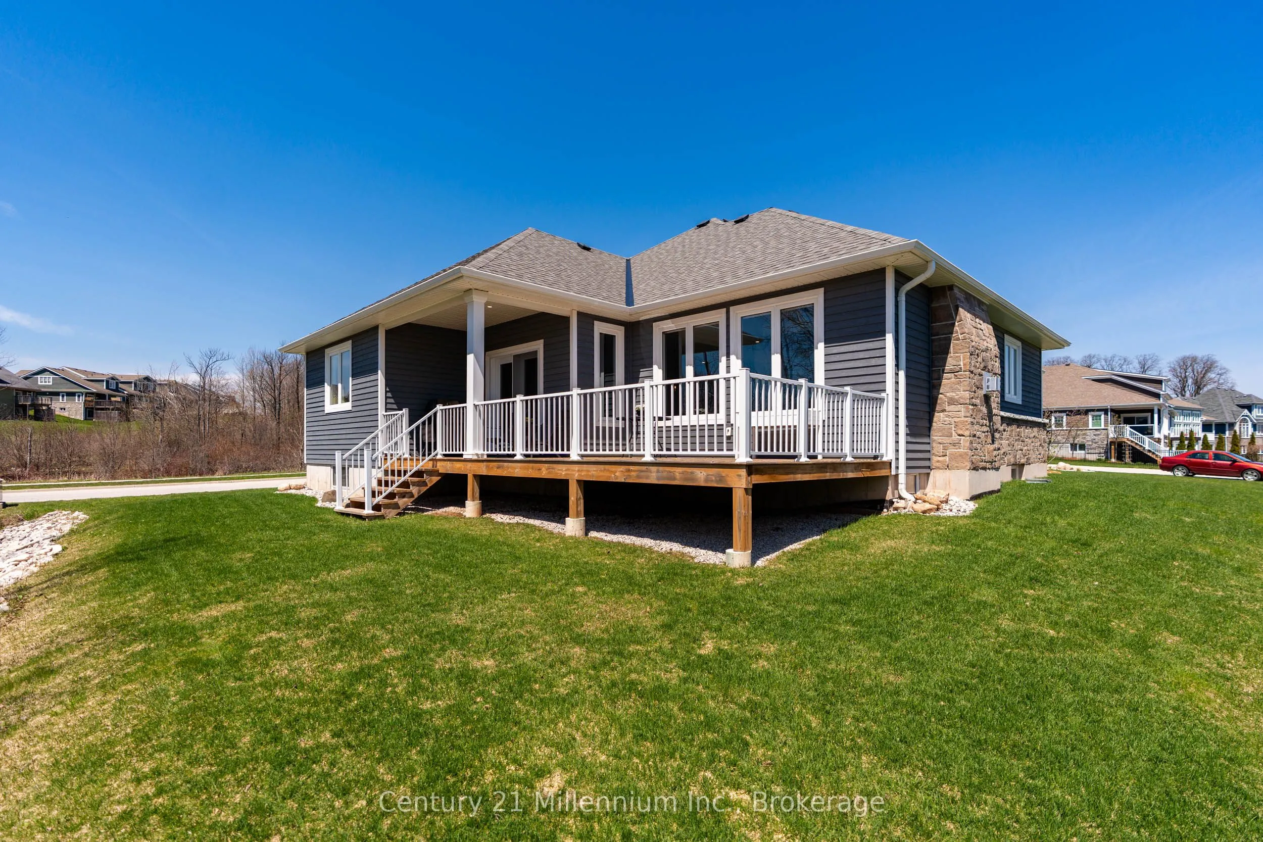 401 Algoma Crescent
