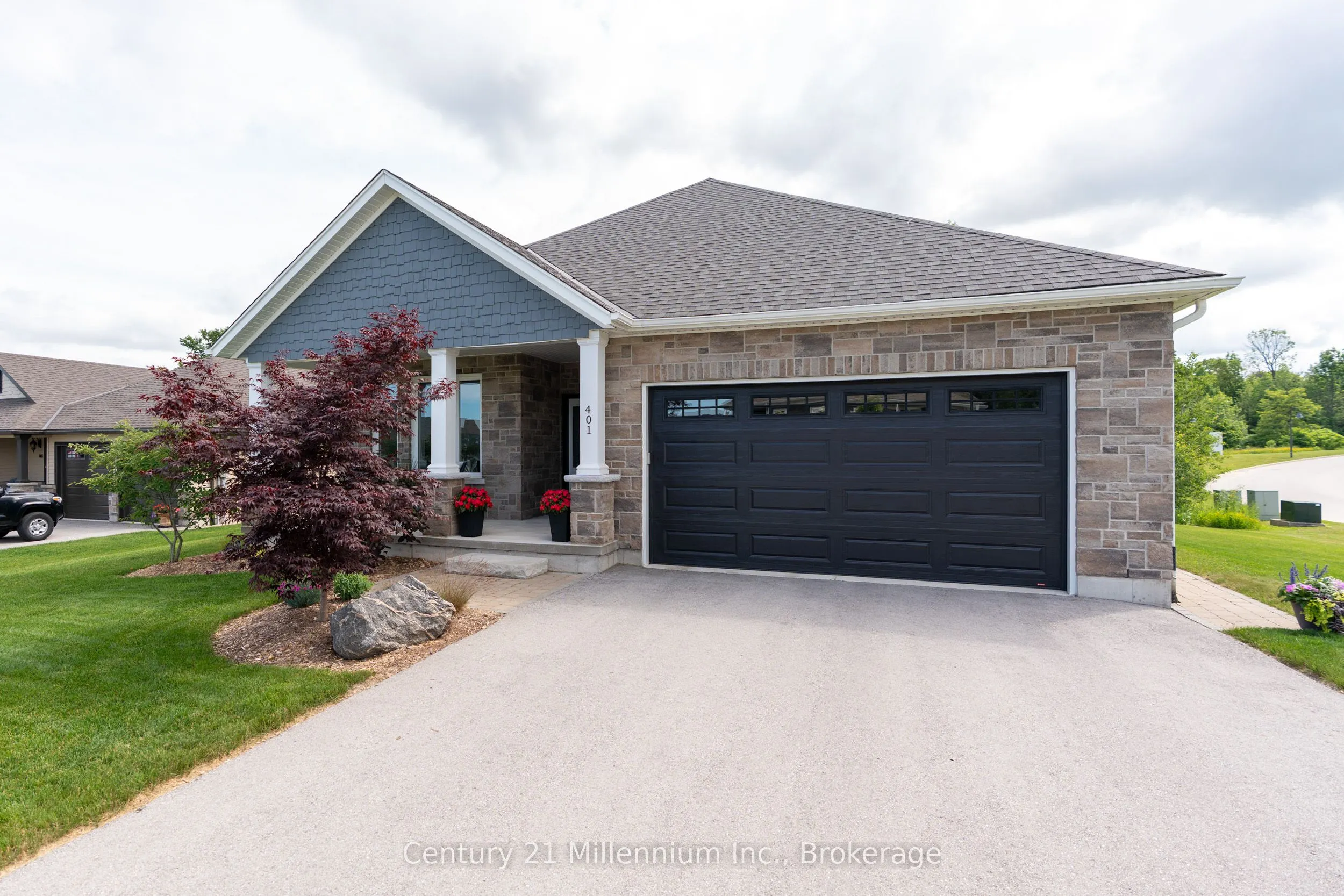 401 Algoma Crescent