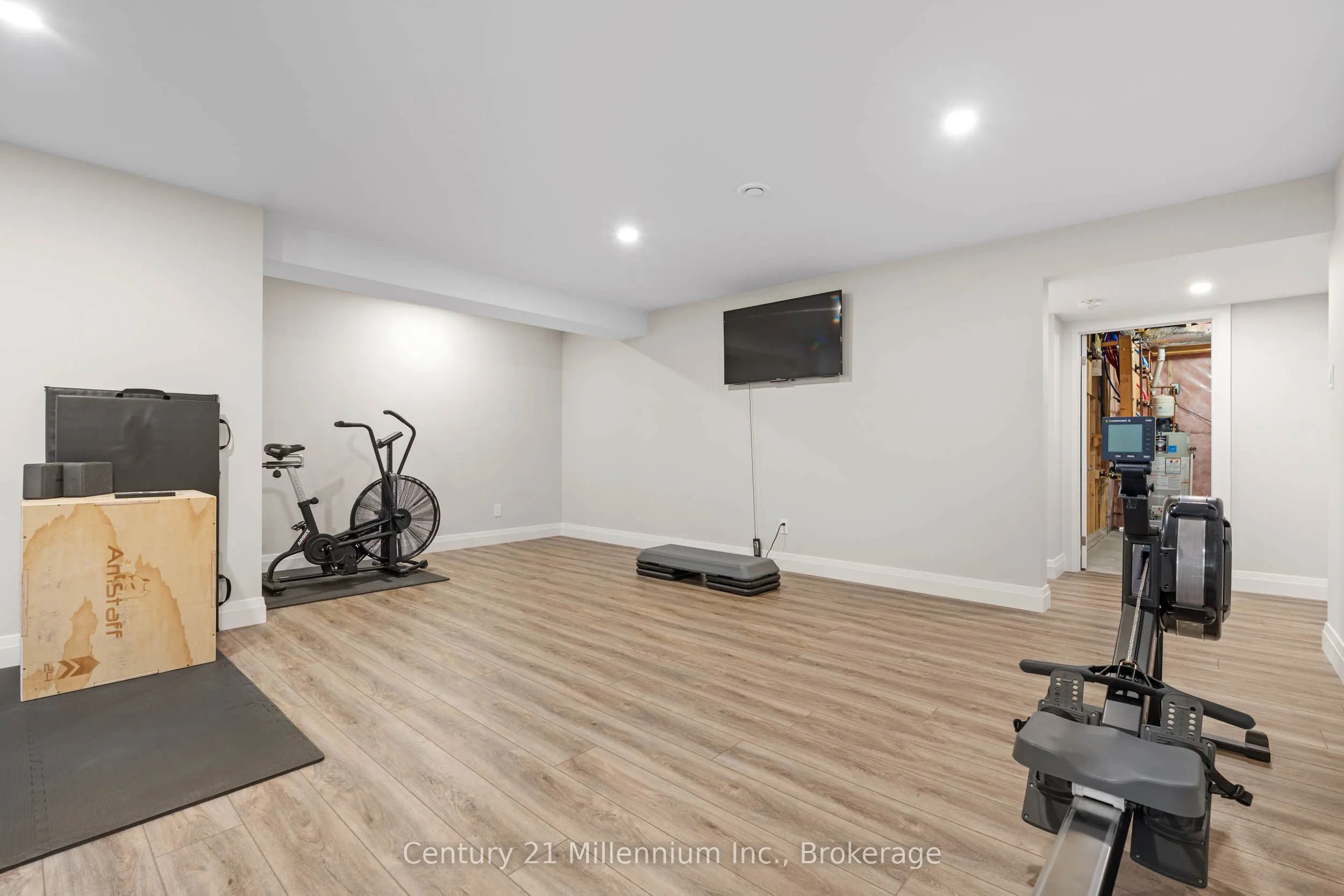 401 Algoma Crescent
