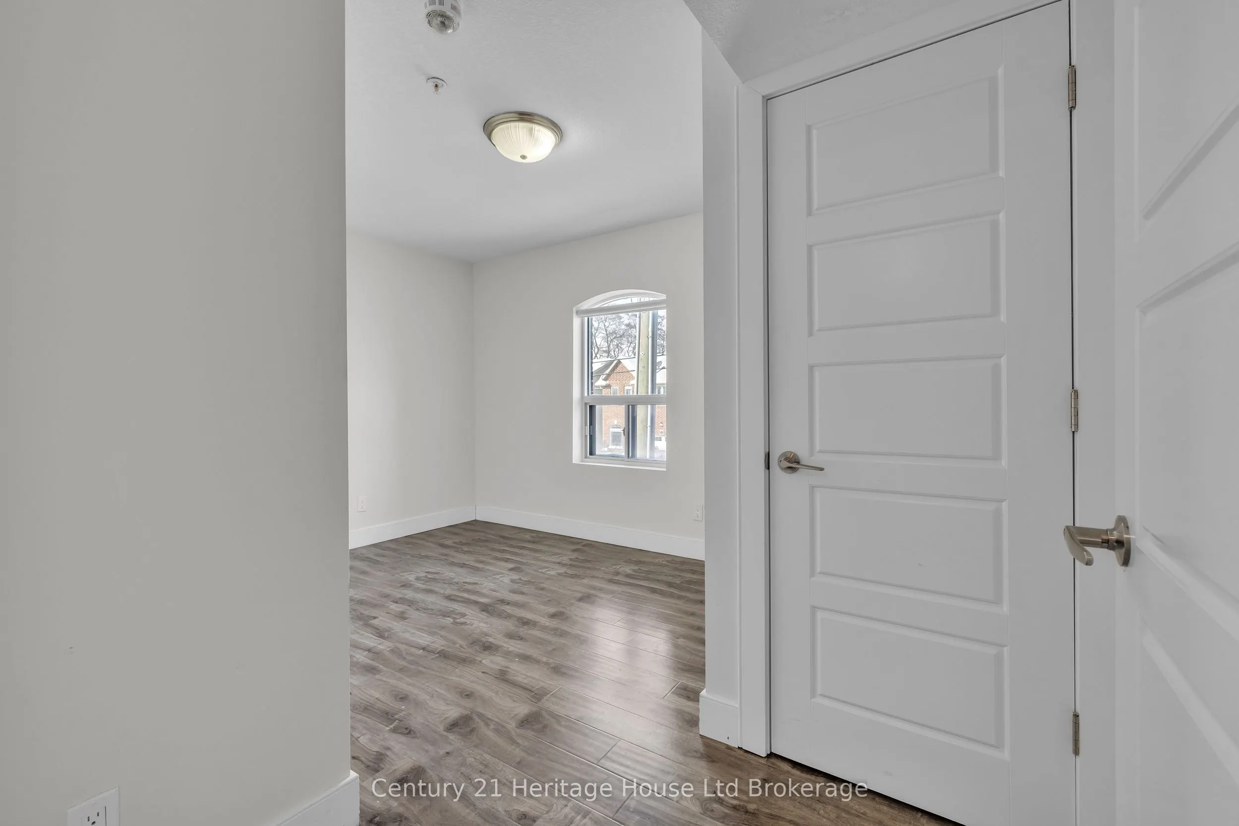 34 Brock Street #201