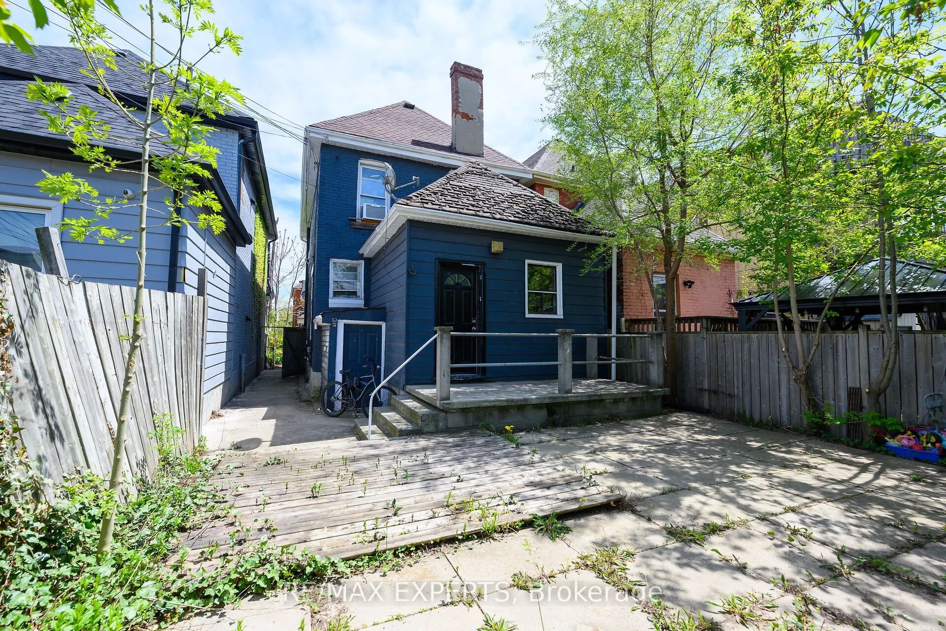 99 Leeming Street
