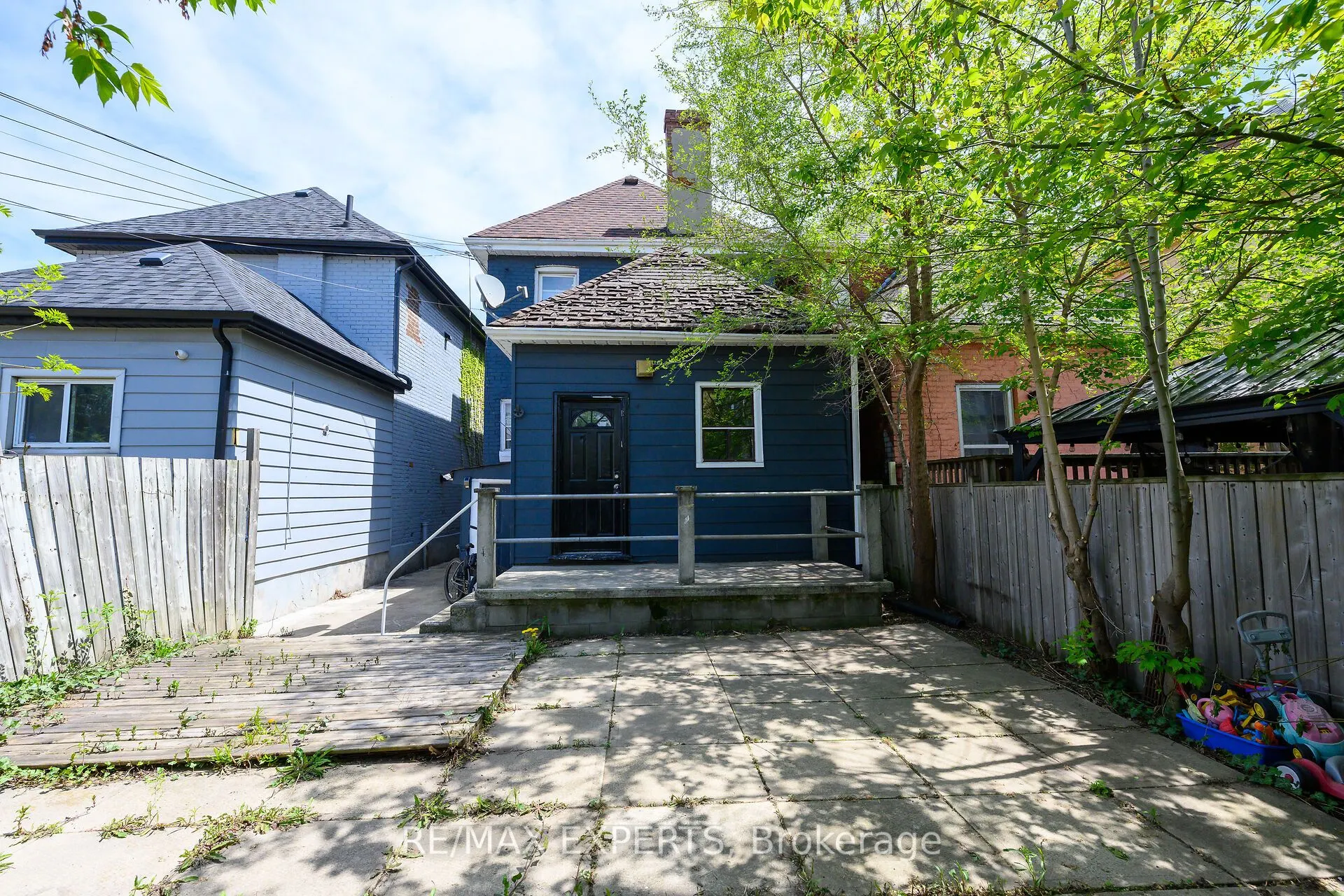 99 Leeming Street