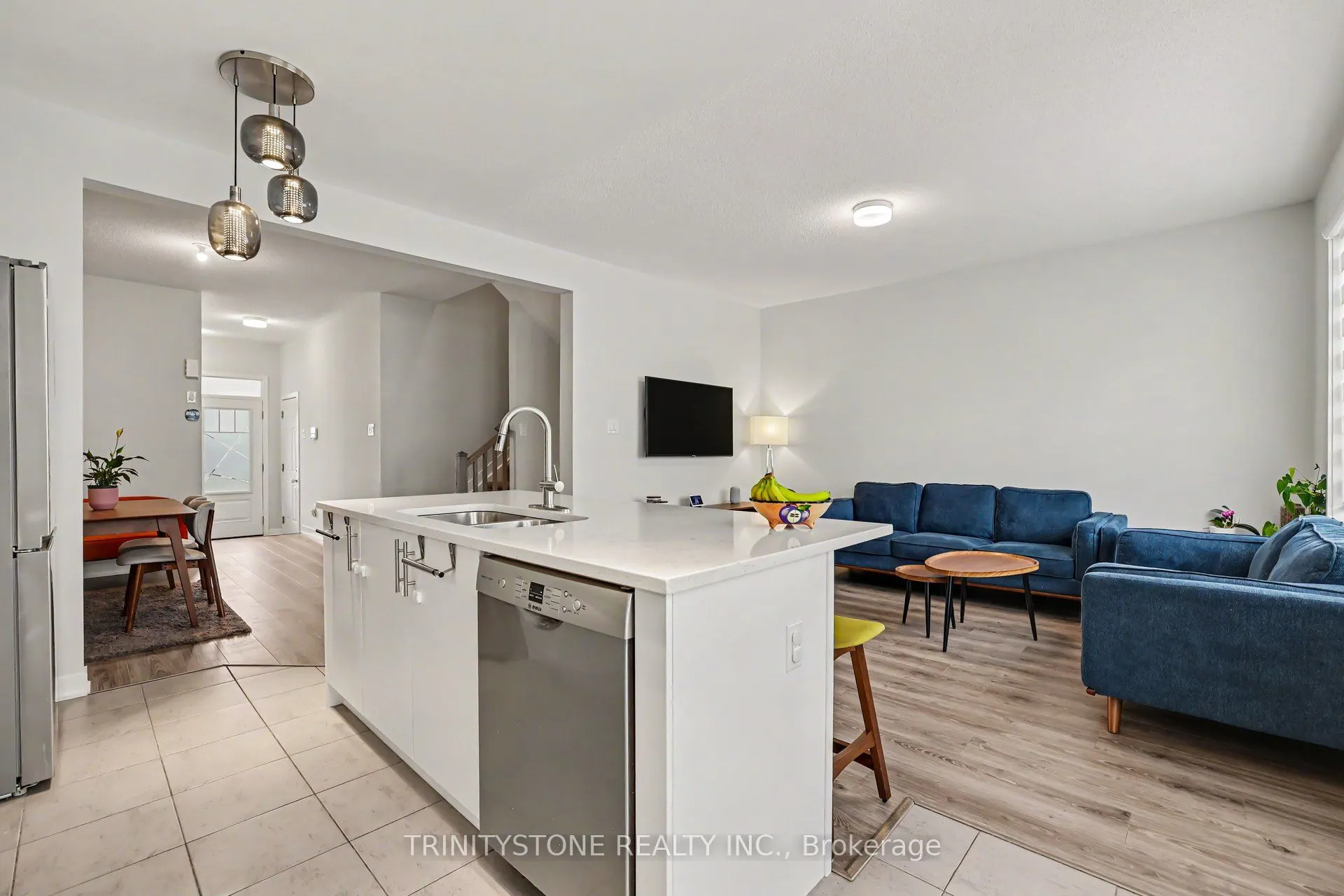 225 Billrian Crescent