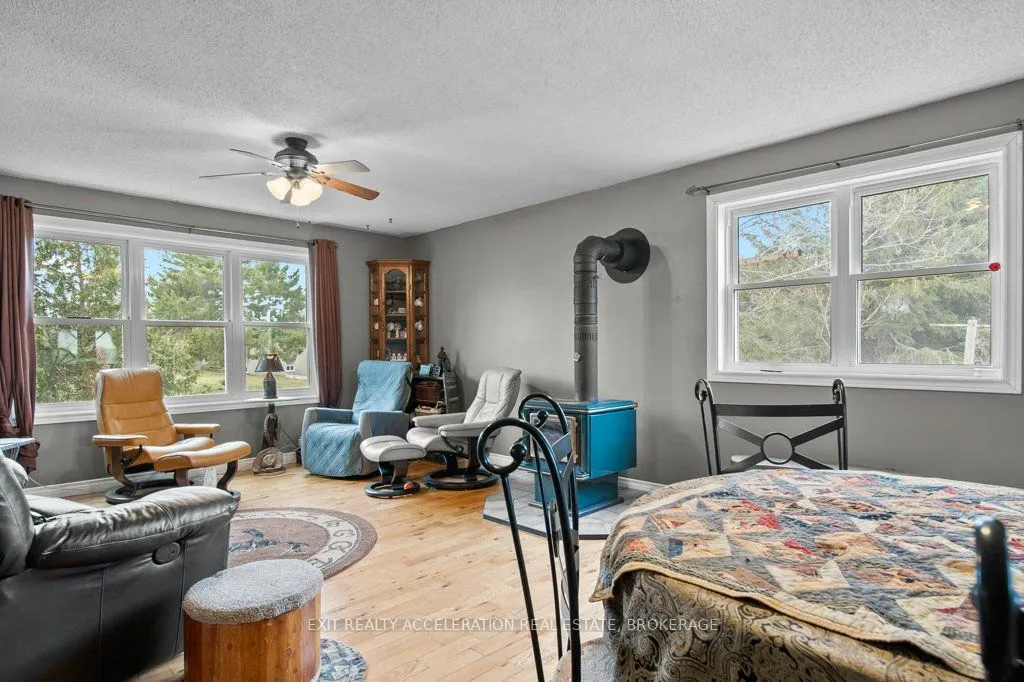 1125 County Rd 1 E