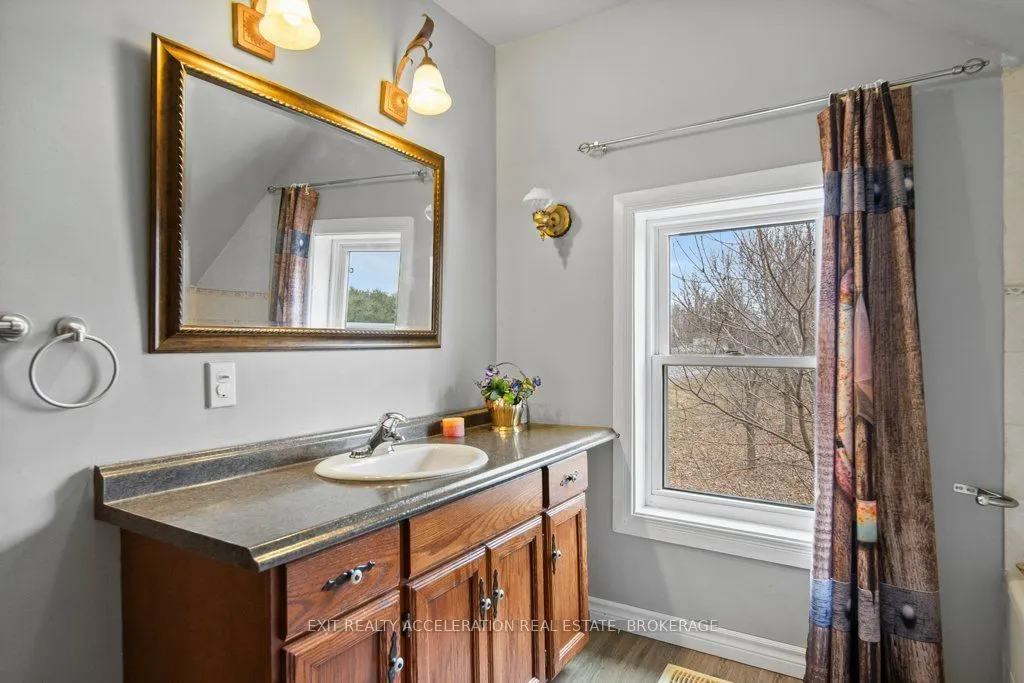 1125 County Rd 1 E