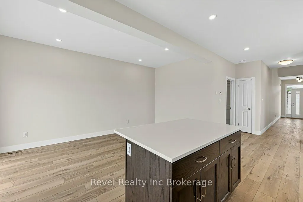325 Kading Crescent