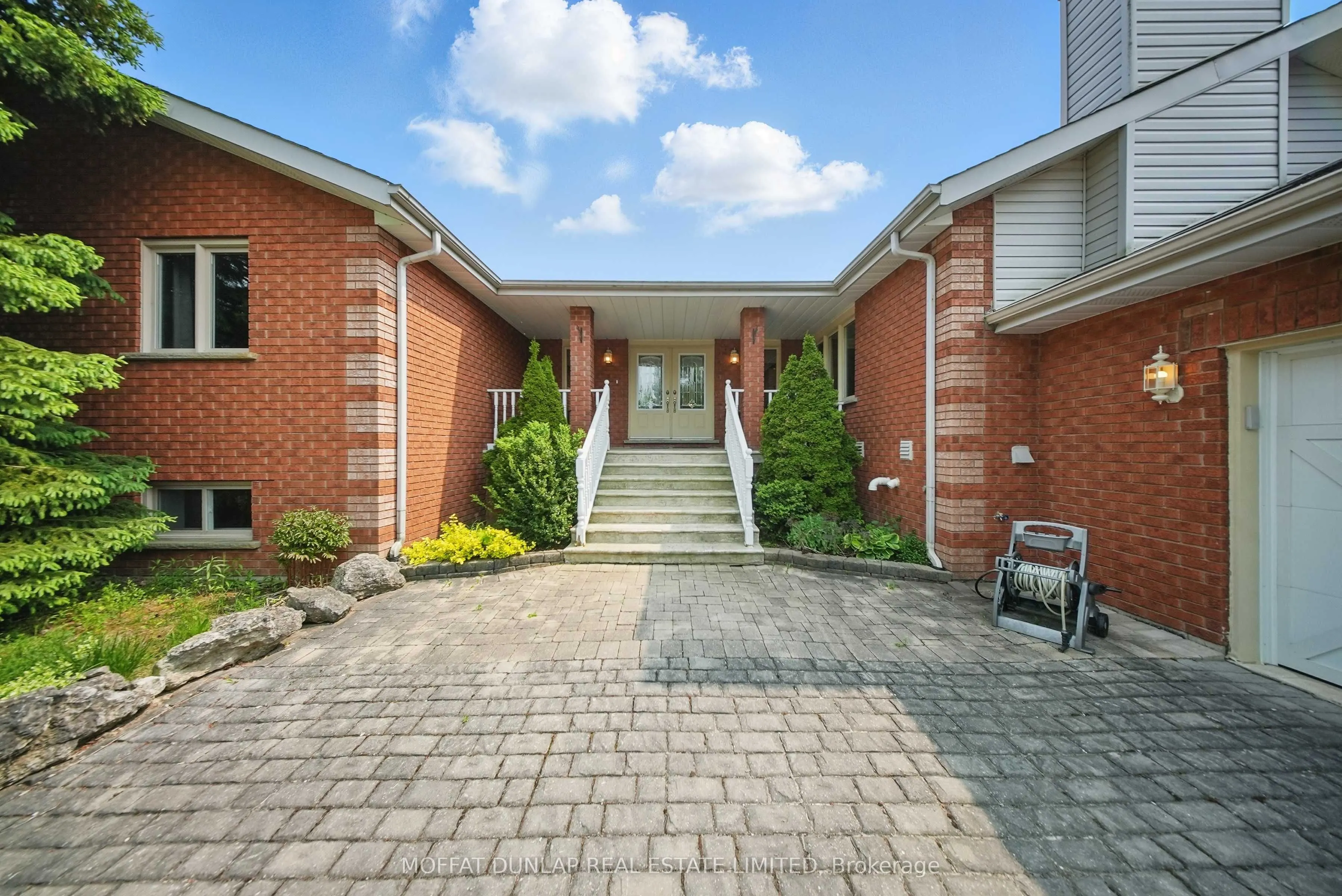 486098 30 Sideroad
