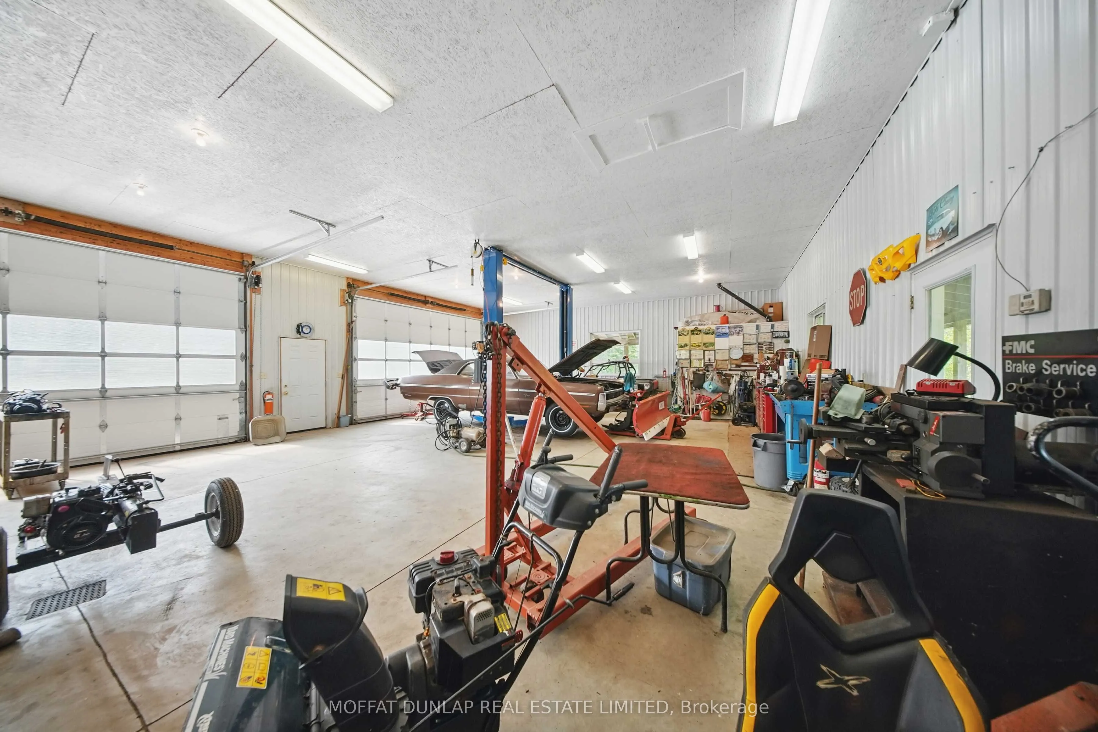 486098 30 Sideroad