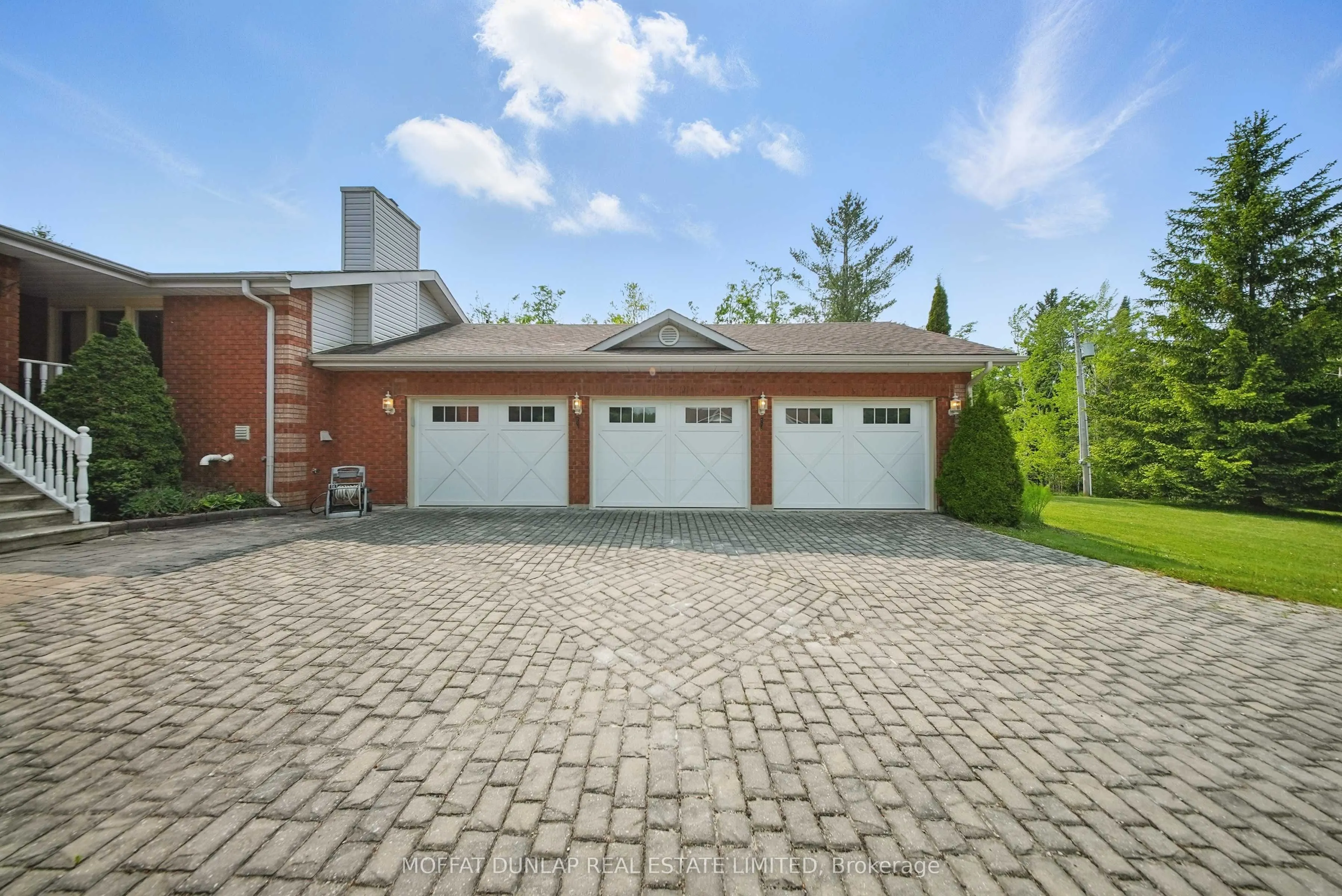 486098 30 Sideroad