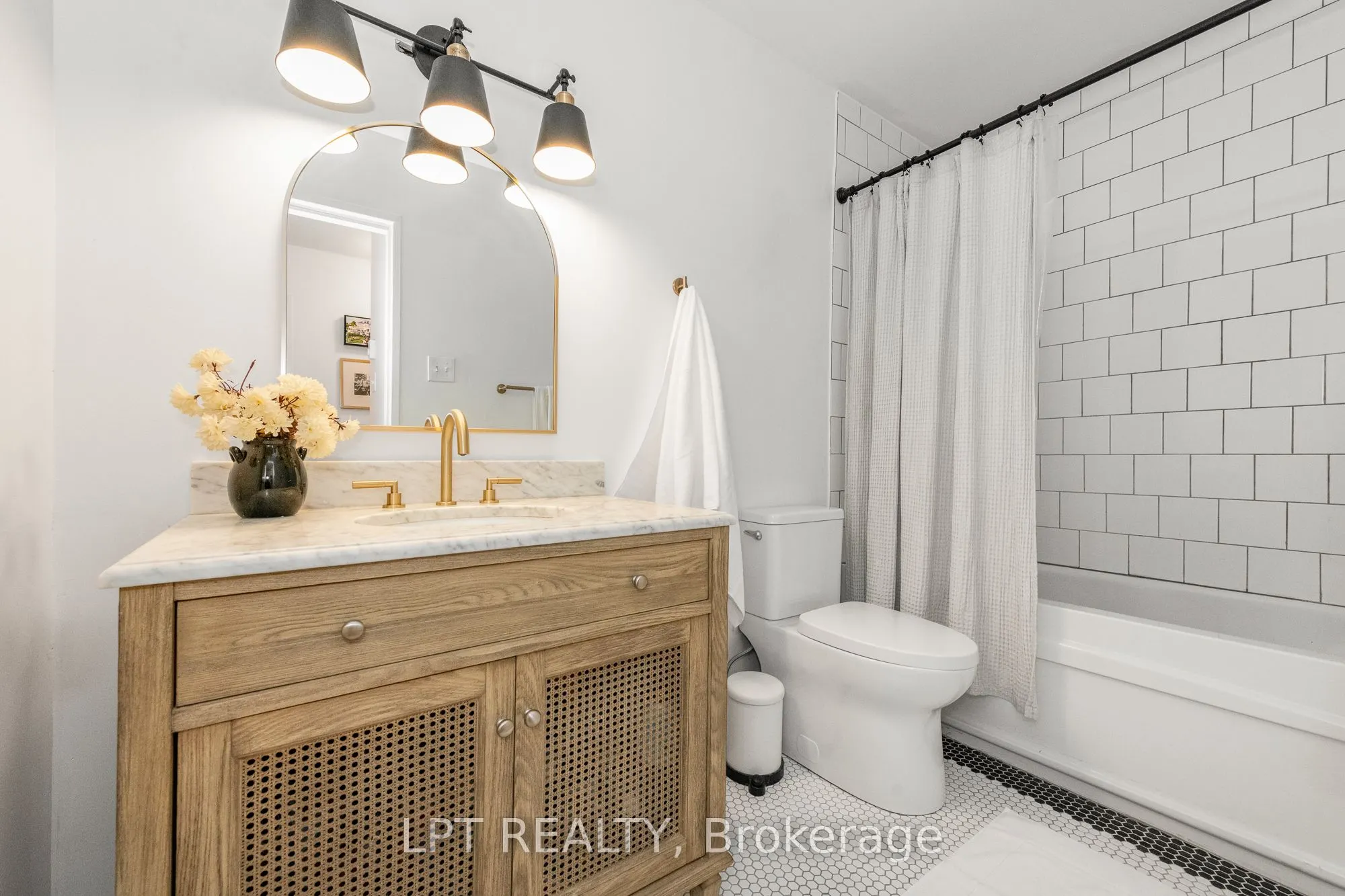 2080 OGILVIE Road #7J