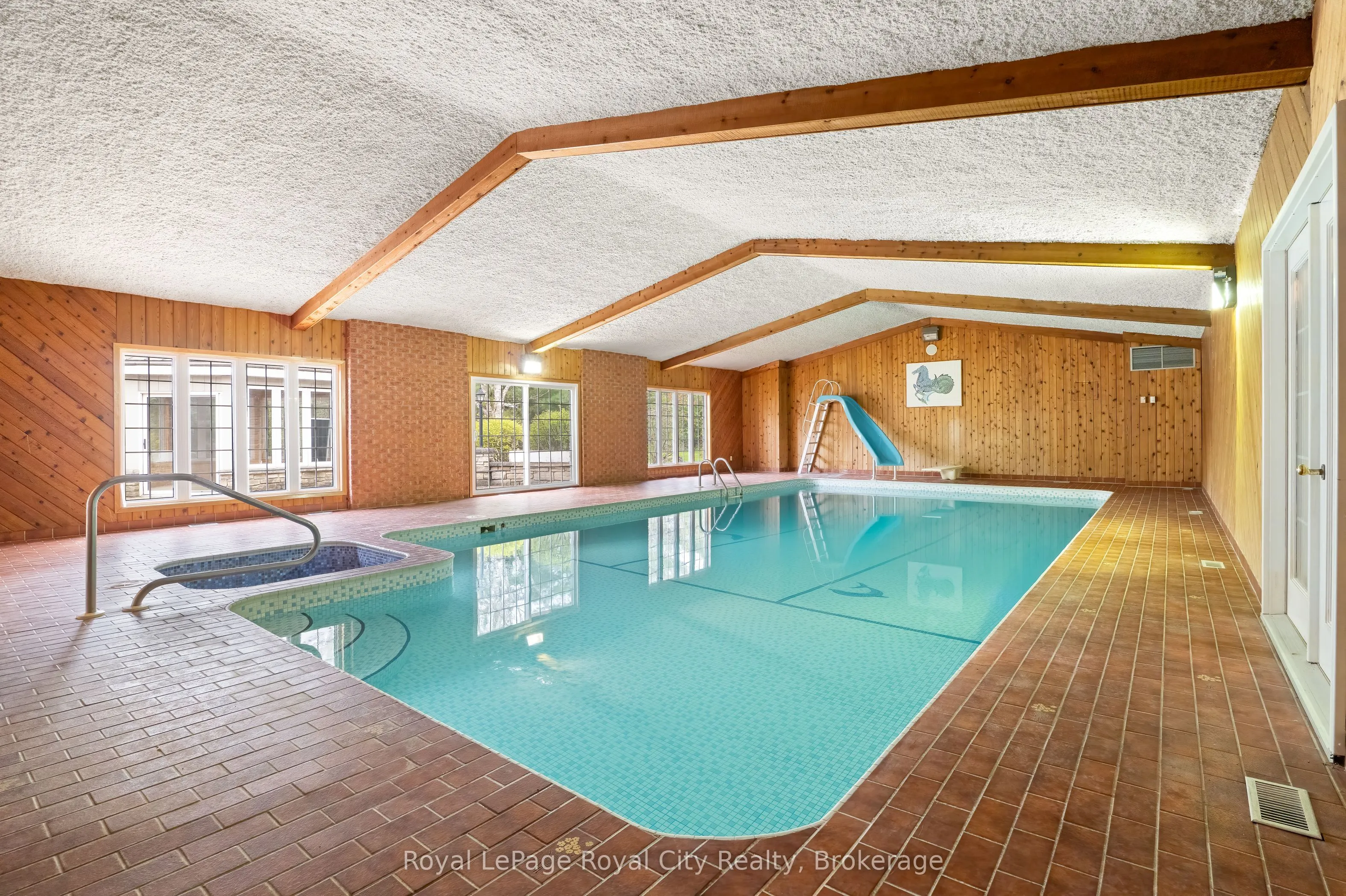 4646 Sideroad 20 N