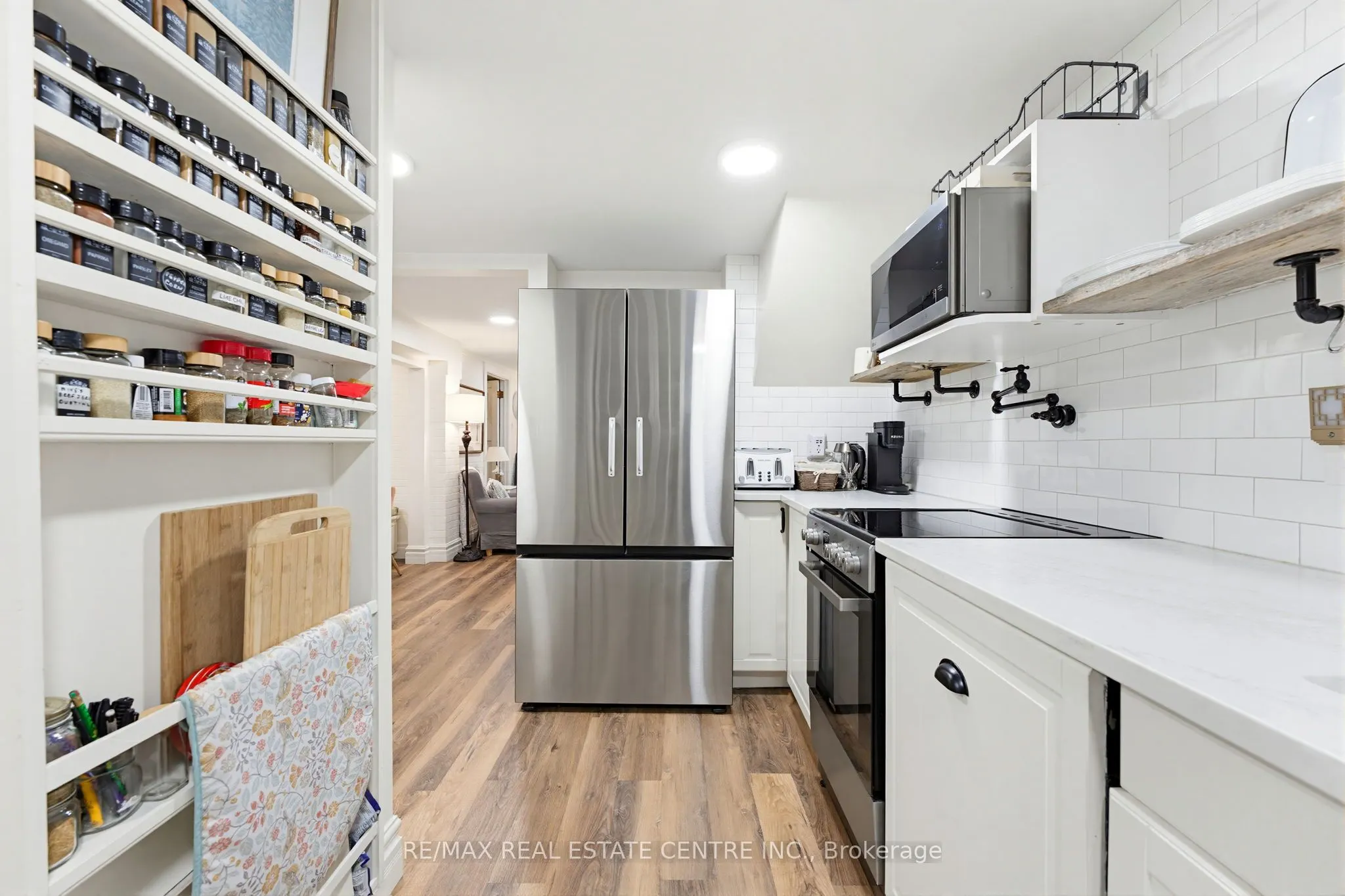 33 Brant Road N