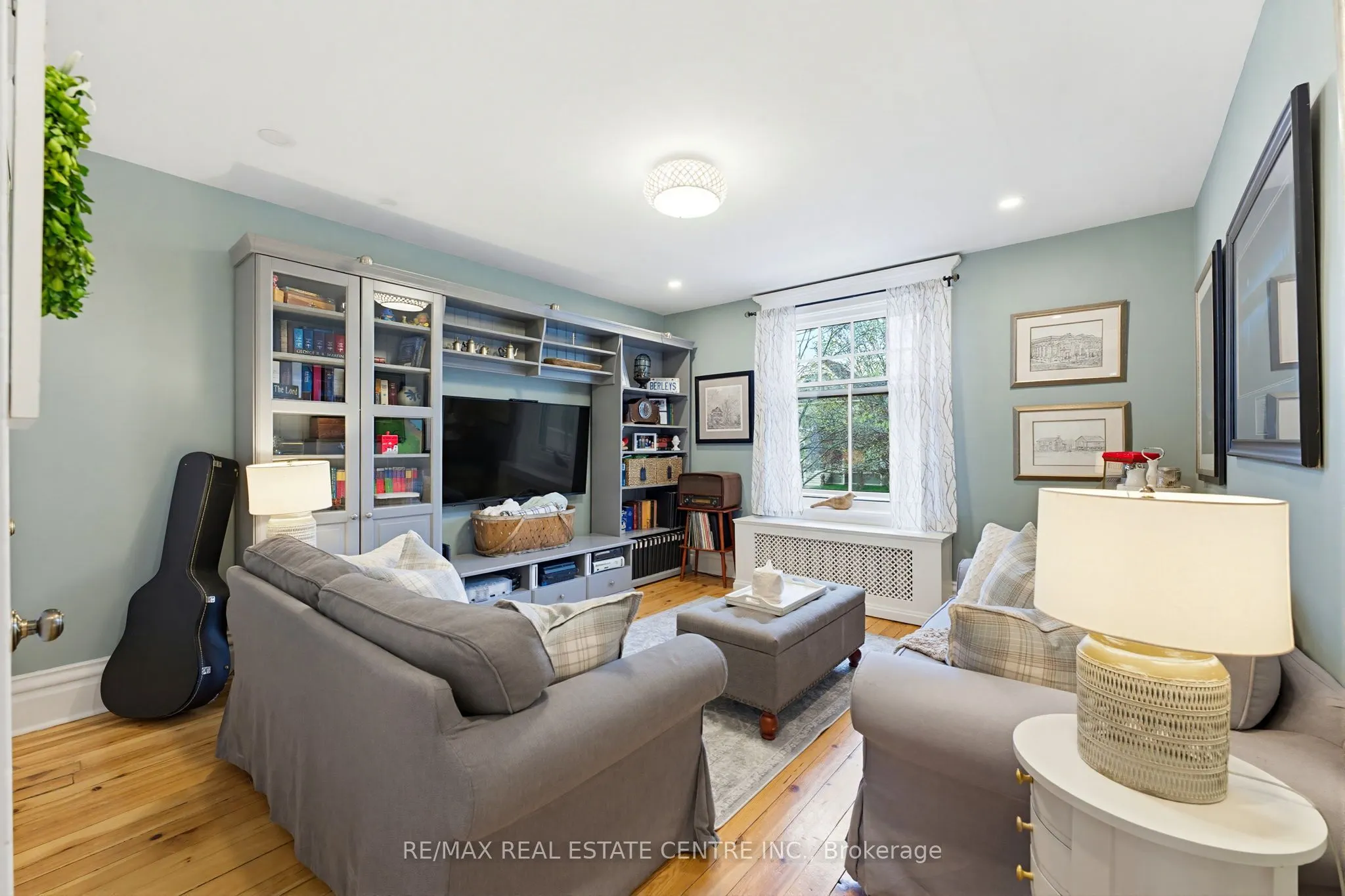 33 Brant Road N