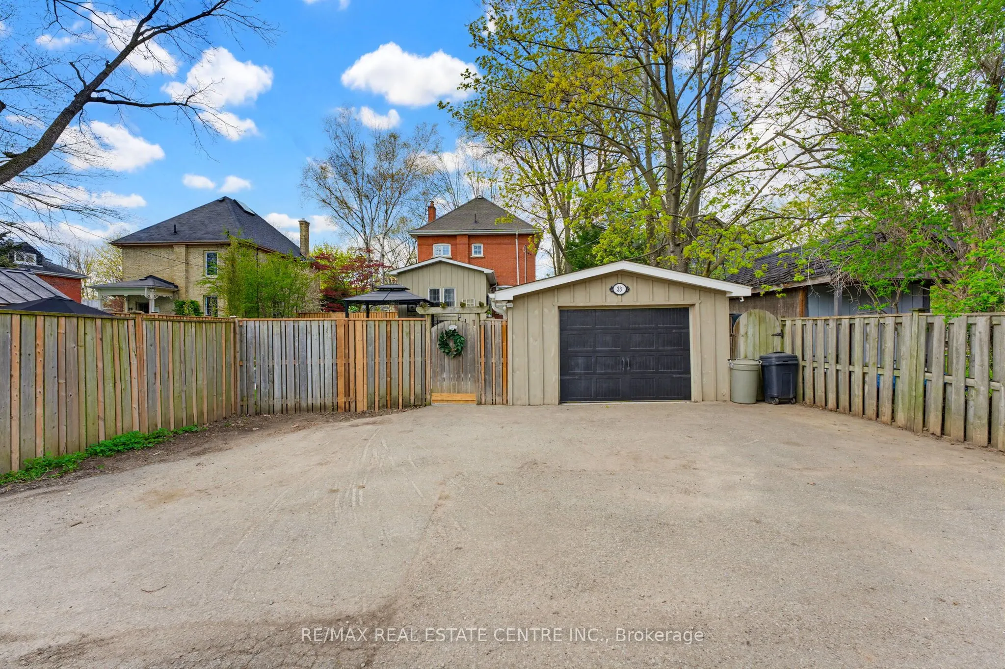 33 Brant Road N