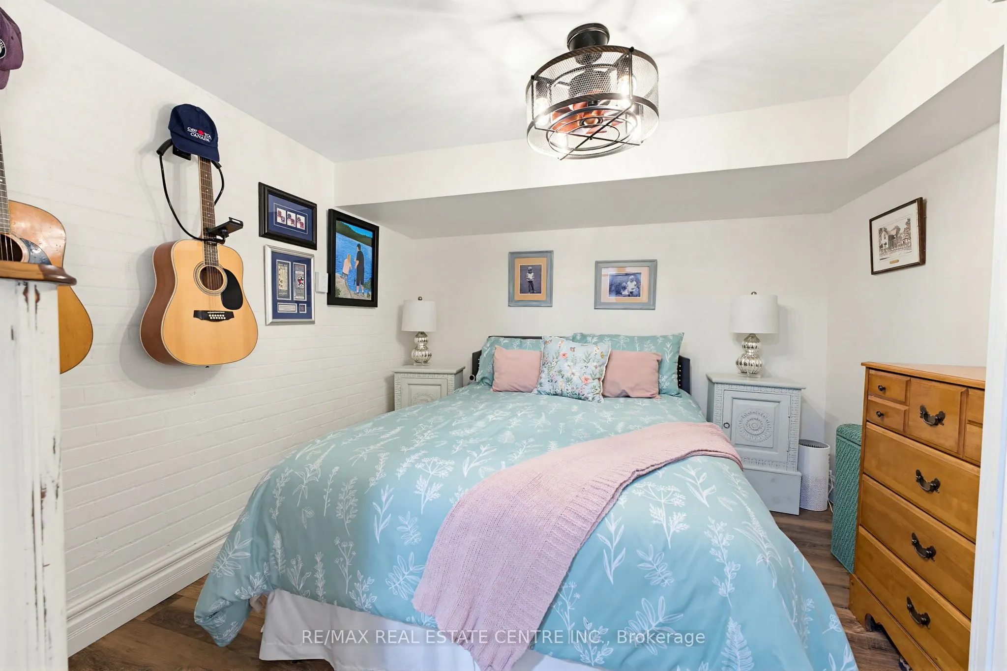 33 Brant Road N
