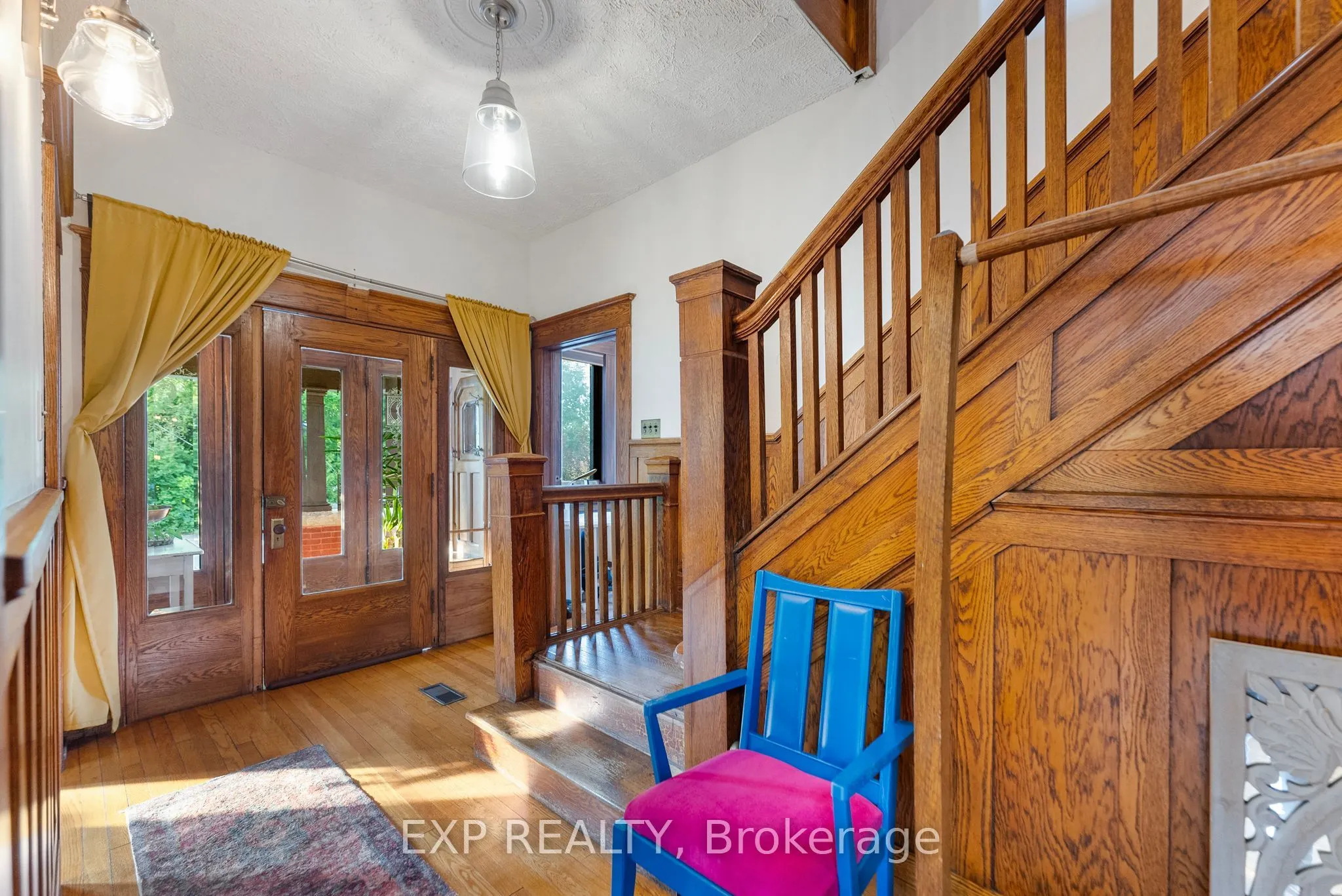 48 Hall Avenue E