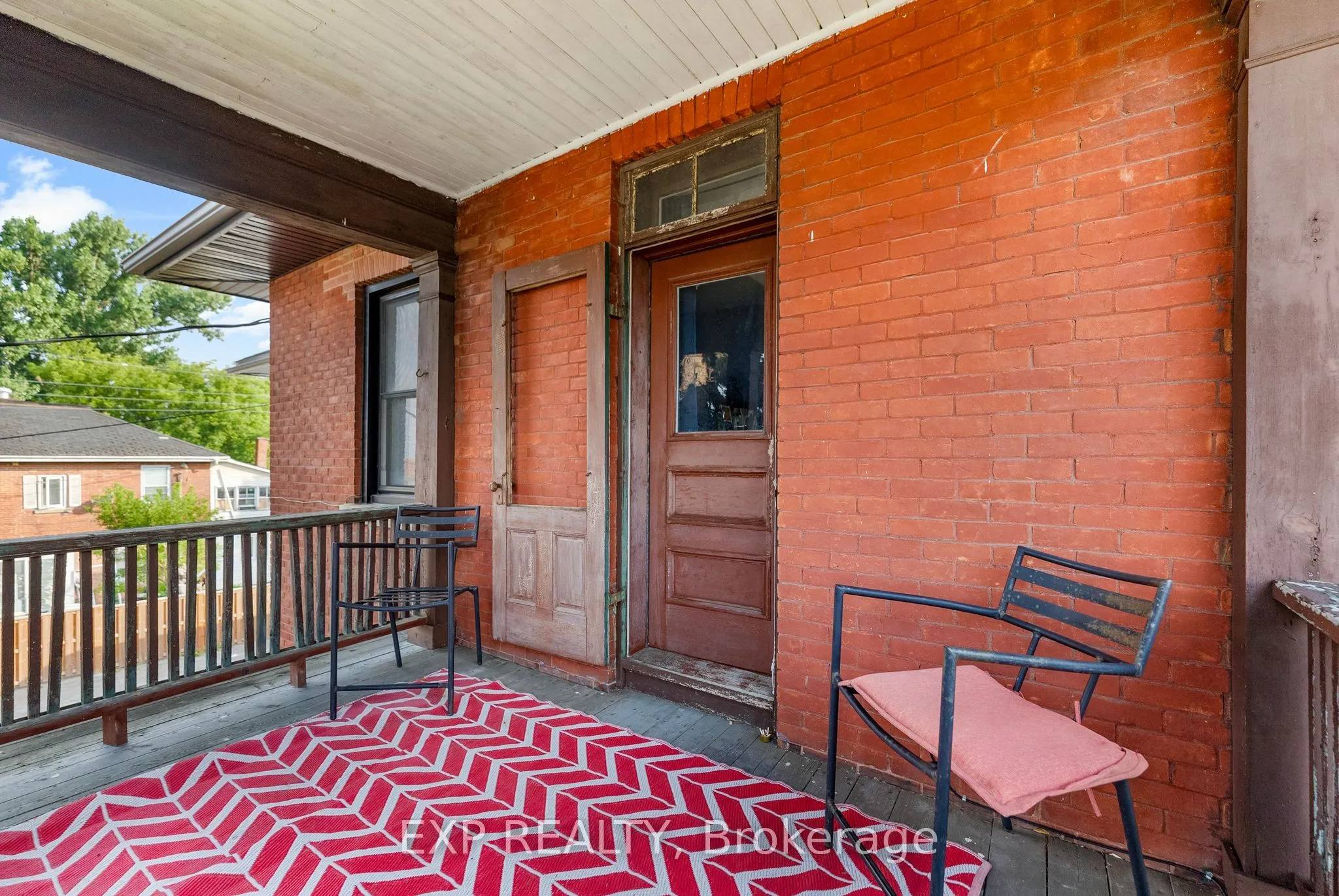 48 Hall Avenue E