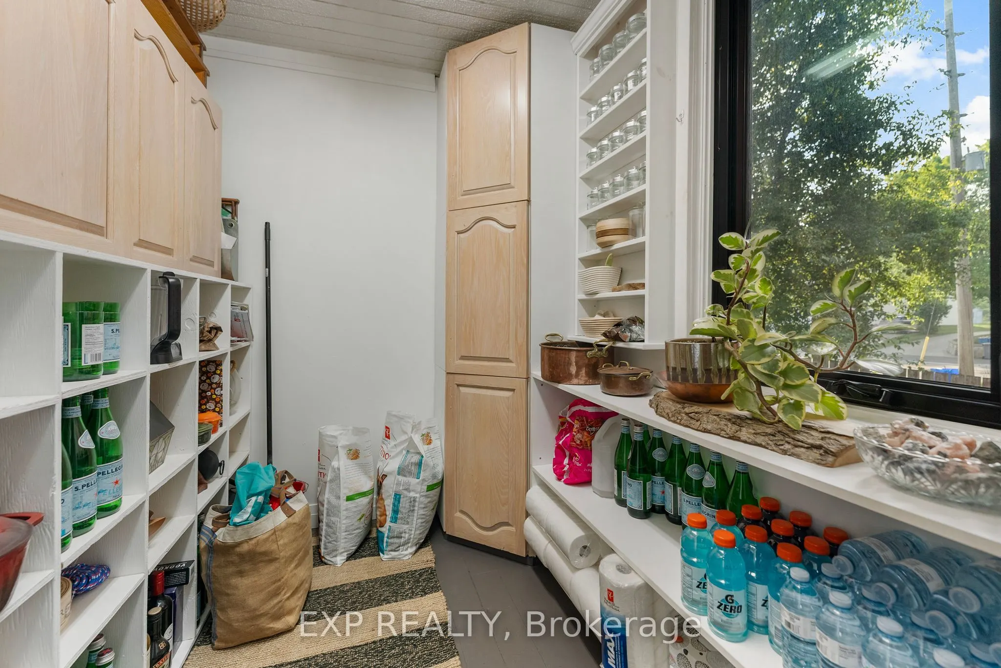 48 Hall Avenue E