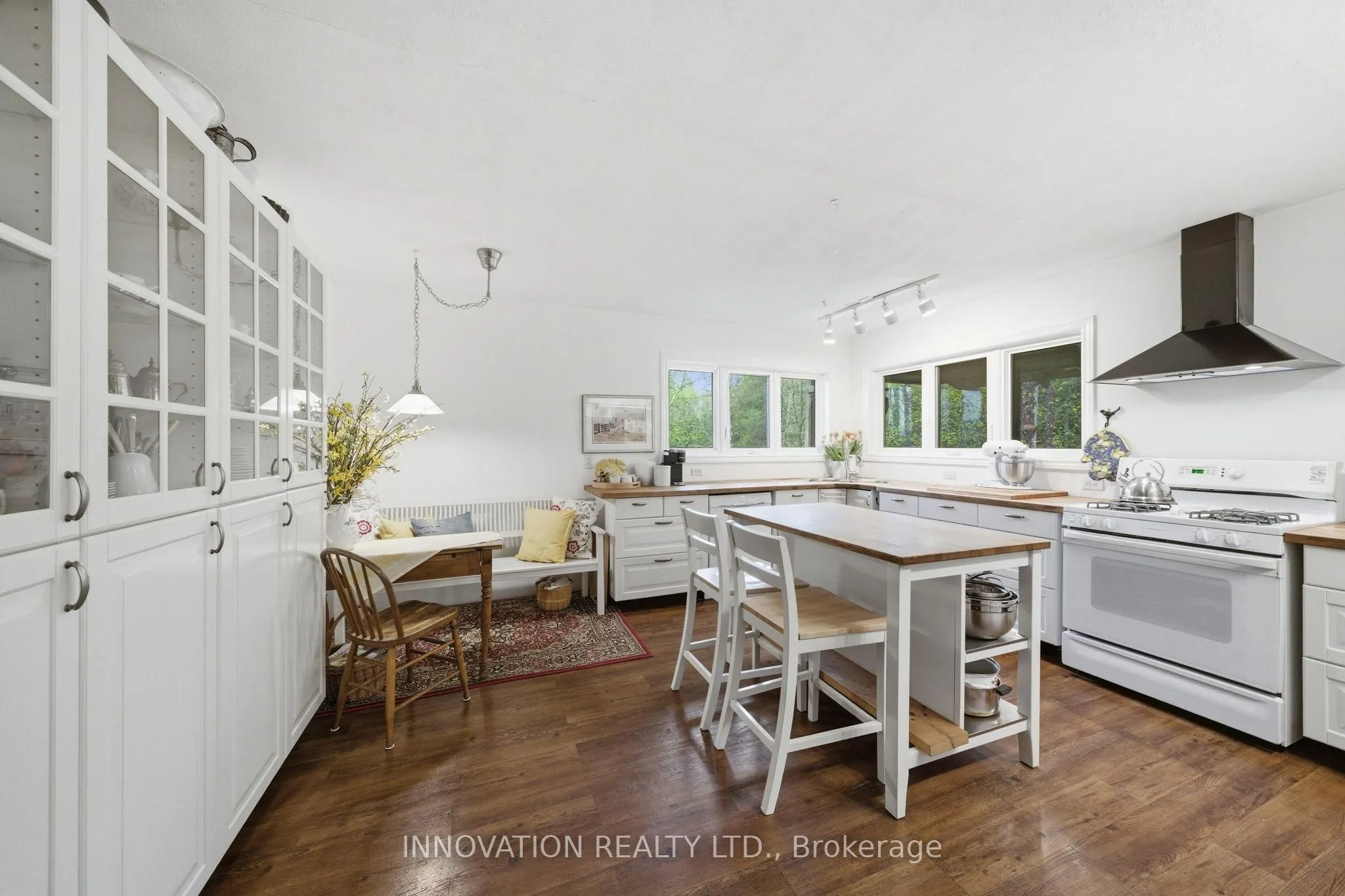 6922 Flewellyn Road